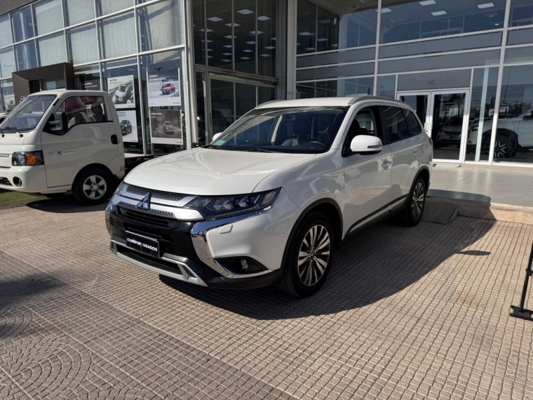 Mitsubishi Outlander 2.0 Glx At 4x2 2023 Usado  Usado en Webautos.cl