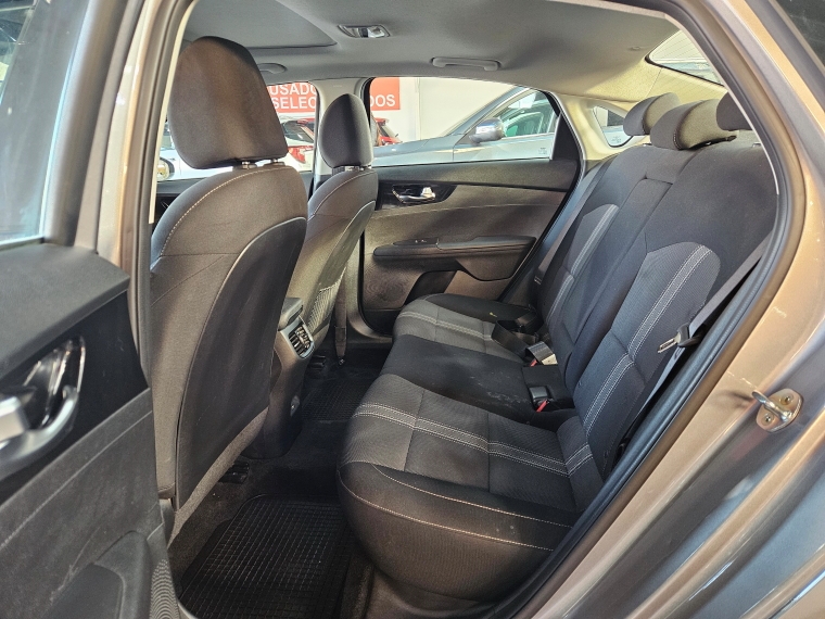 Kia Cerato Cerato Mpi 1.6 Aut 2023 Usado en Rosselot Usados