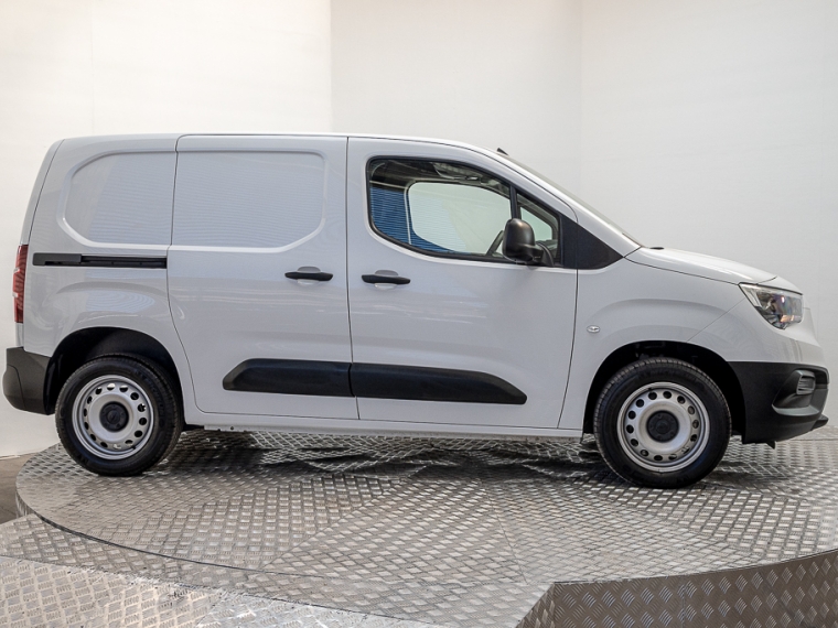 Opel Combo  1.5td Essentia Mt6 E6 2024 Usado  Usado en Pompeyo