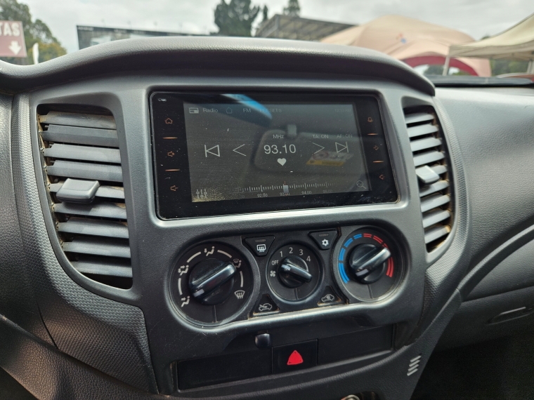 Mitsubishi L200 L200 D/c 2.4 Work Cr 4x2 Wf Doble Airbag Cc Mn 2023 Usado en Rosselot Usados