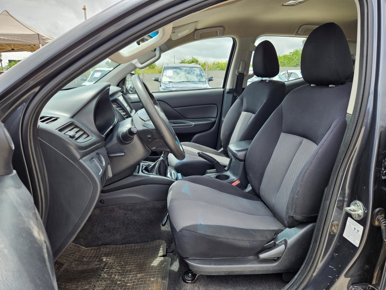 Mitsubishi L200 L200 D/c 2.4 Work Cr 4x2 Wf Doble Airbag Cc Mn 2023 Usado en Rosselot Usados