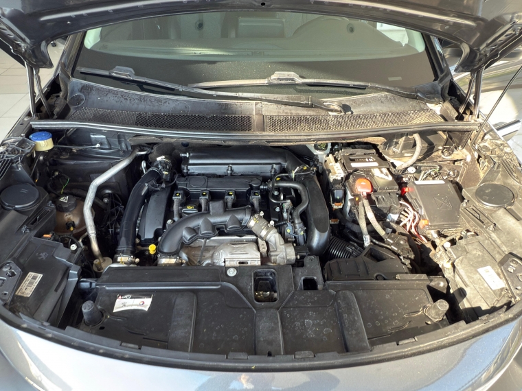 Peugeot 5008 Allure 1.6 Aut 2018 Usado en Automotriz Olea Flaño
