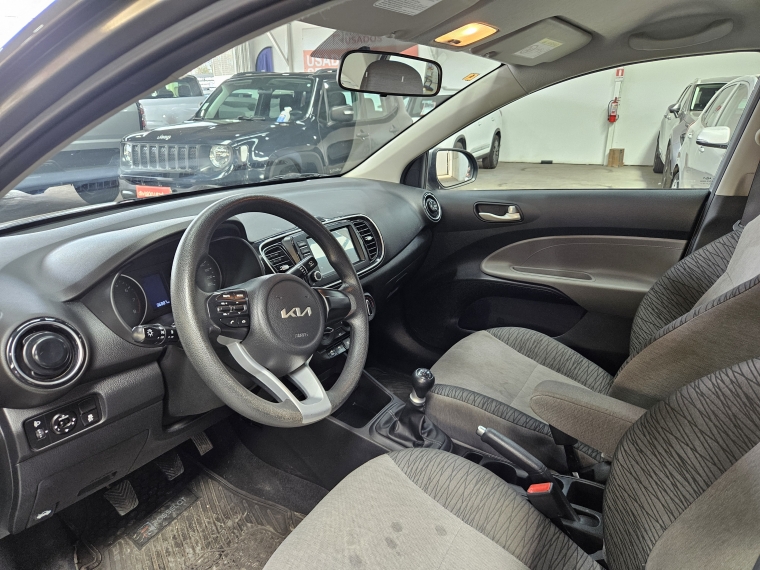 KIA Soluto — foto 12 de 17