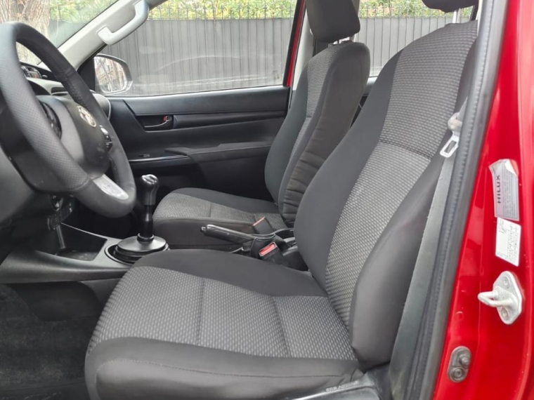TOYOTA HILUX DX 4X4 2.4 - imagen 14