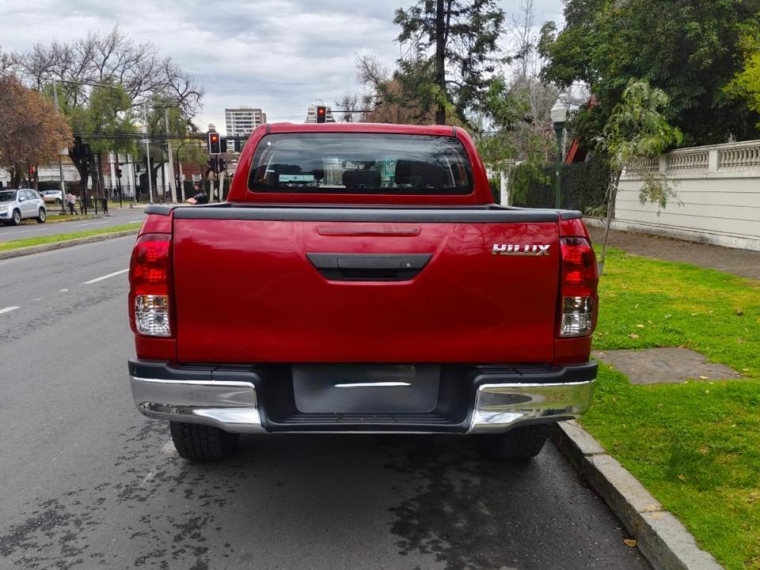 Toyota Hilux — foto 7 de 18