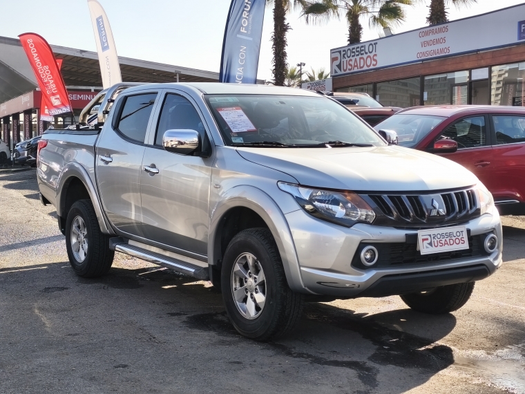 Mitsubishi L200 L200 D/c 2.4 Katana Cr 4x2 Llantas/cromado 2017 Usado en Rosselot Usados