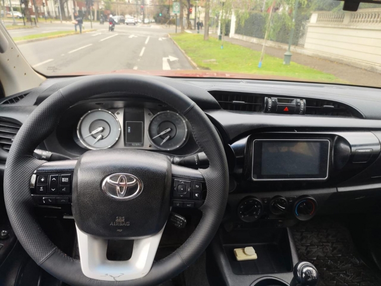 Toyota Hilux — foto 14 de 18
