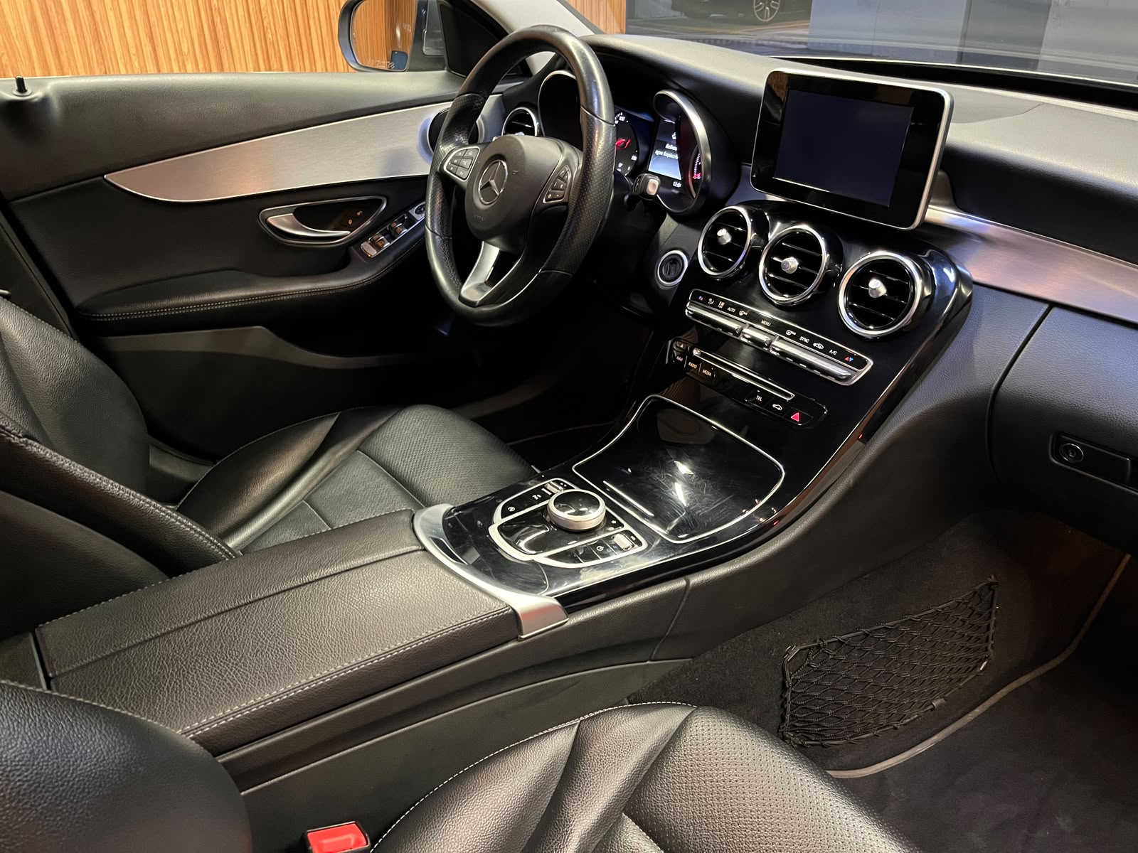 Mercedes-Benz C180 — foto 15 de 16