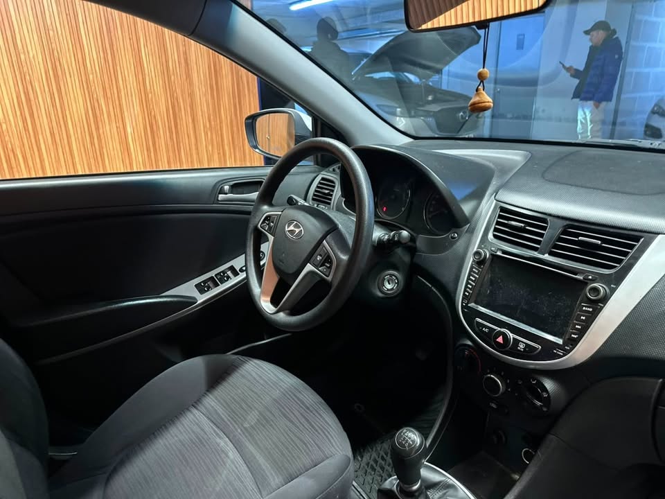 Hyundai Accent — foto 16 de 16