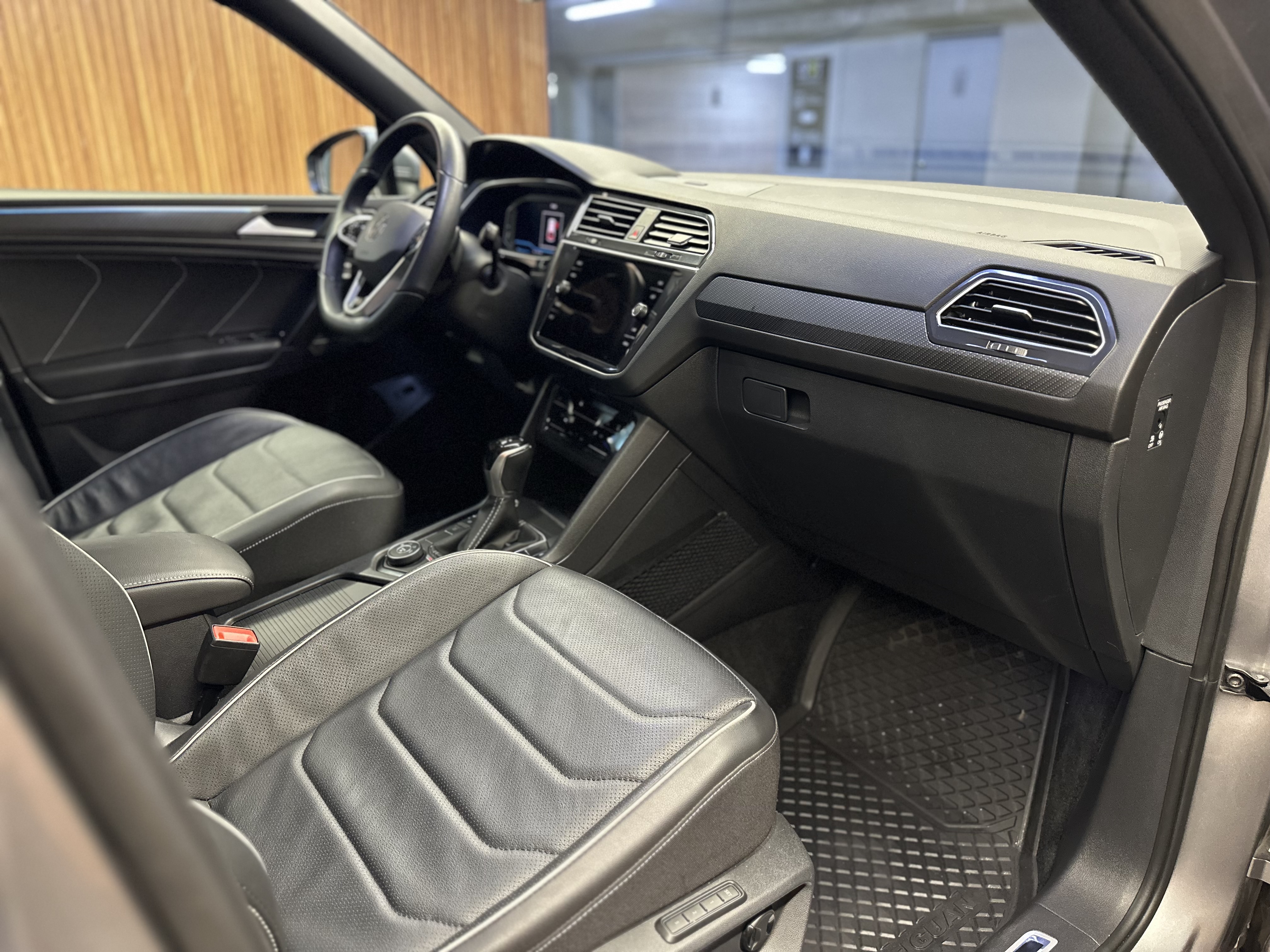 Volkswagen Tiguan — foto 18 de 20