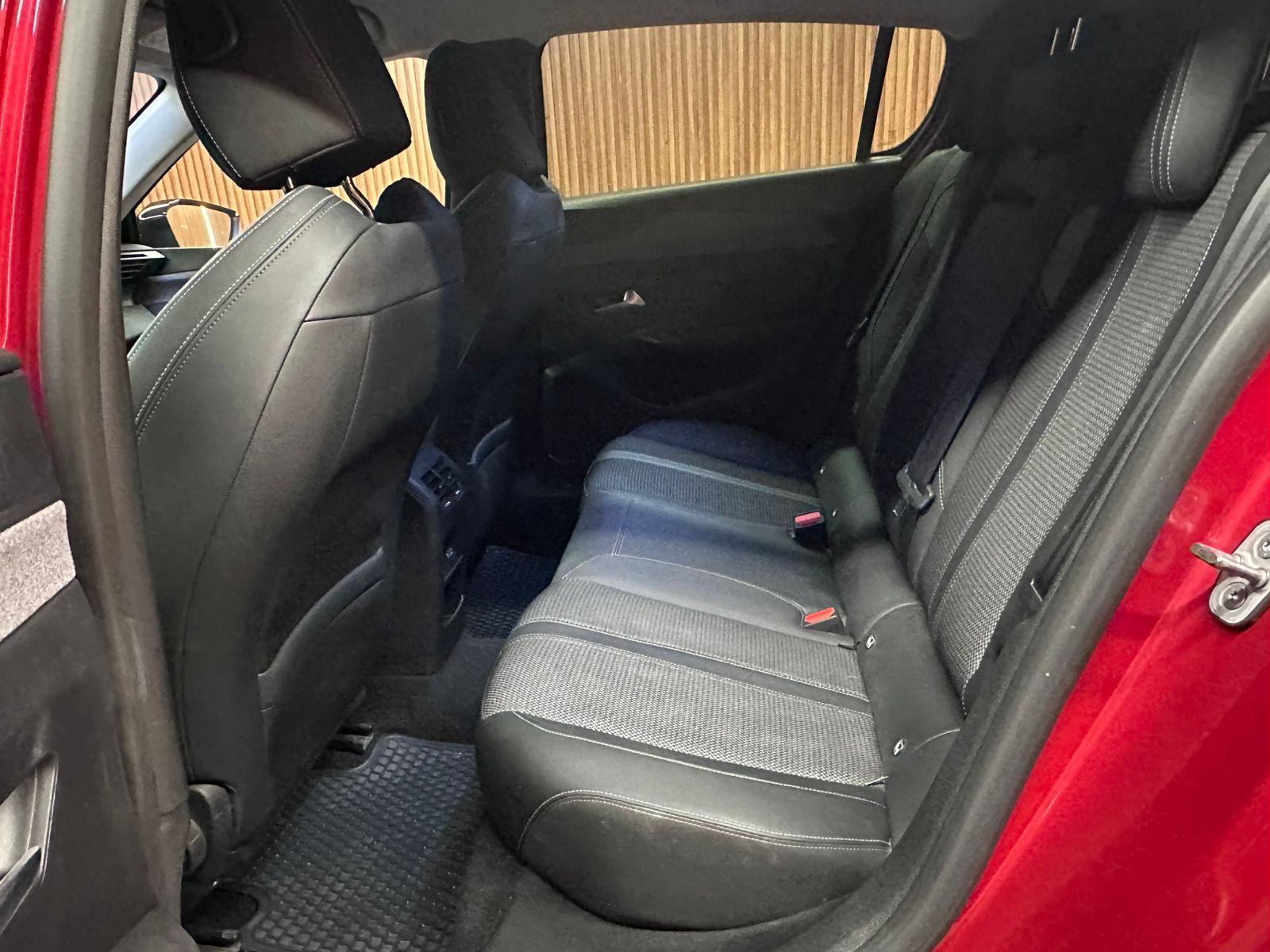 Peugeot 308 — foto 15 de 18