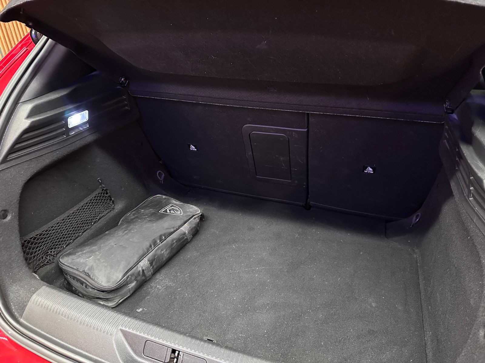 Peugeot 308 — foto 16 de 18
