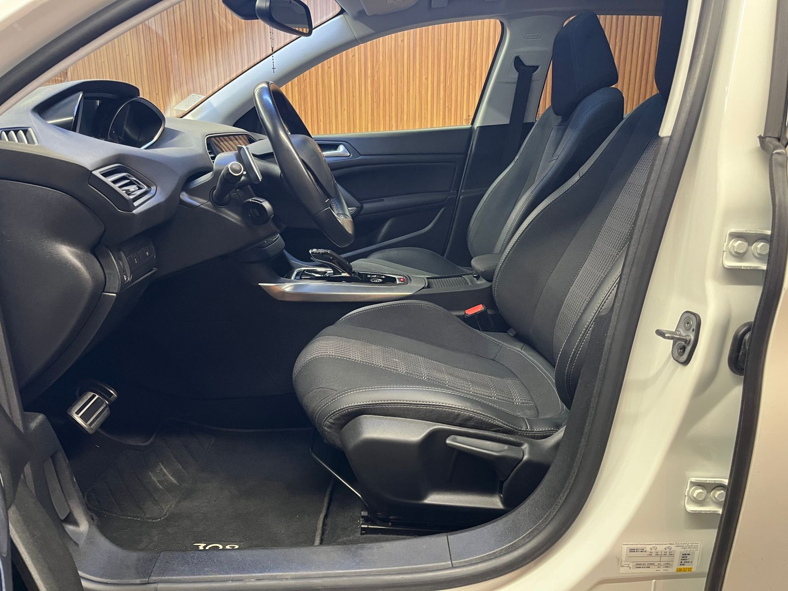Peugeot 308 — foto 16 de 16