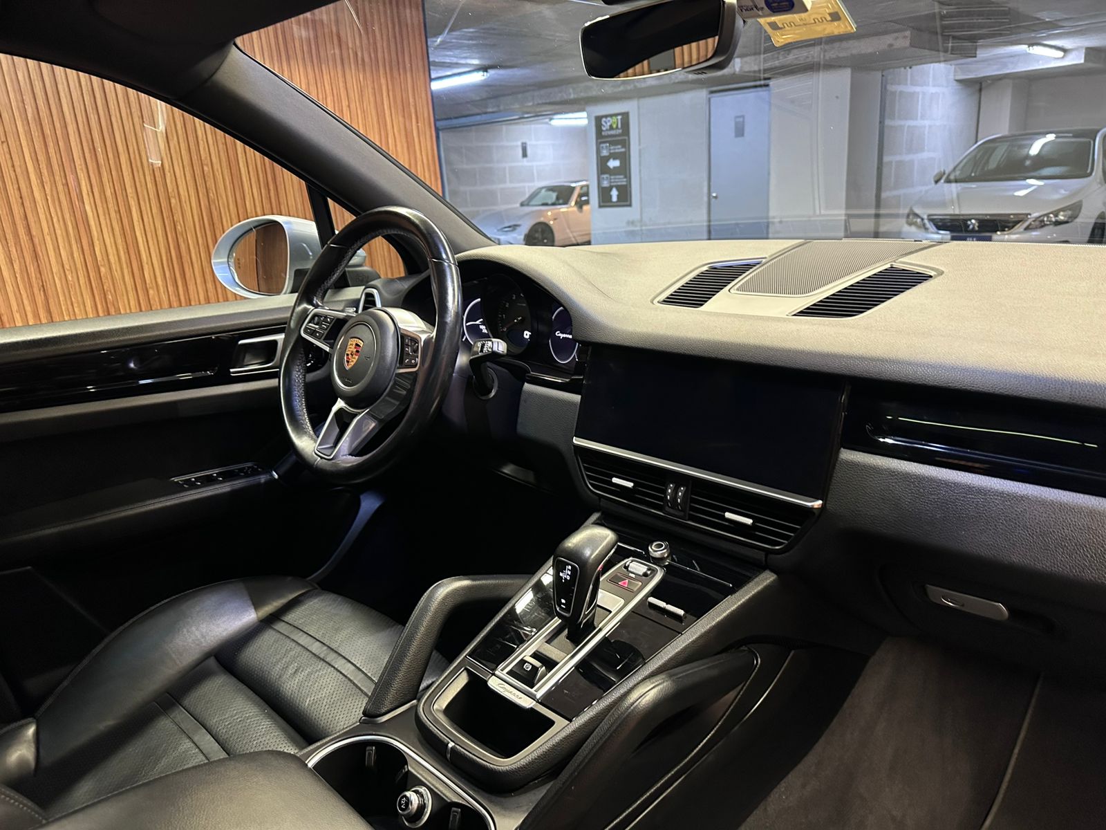 Porsche Cayenne — foto 15 de 18