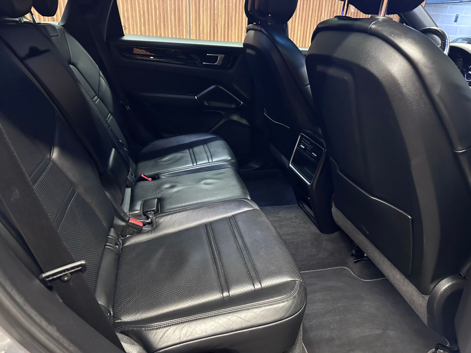 Porsche Cayenne — foto 17 de 18