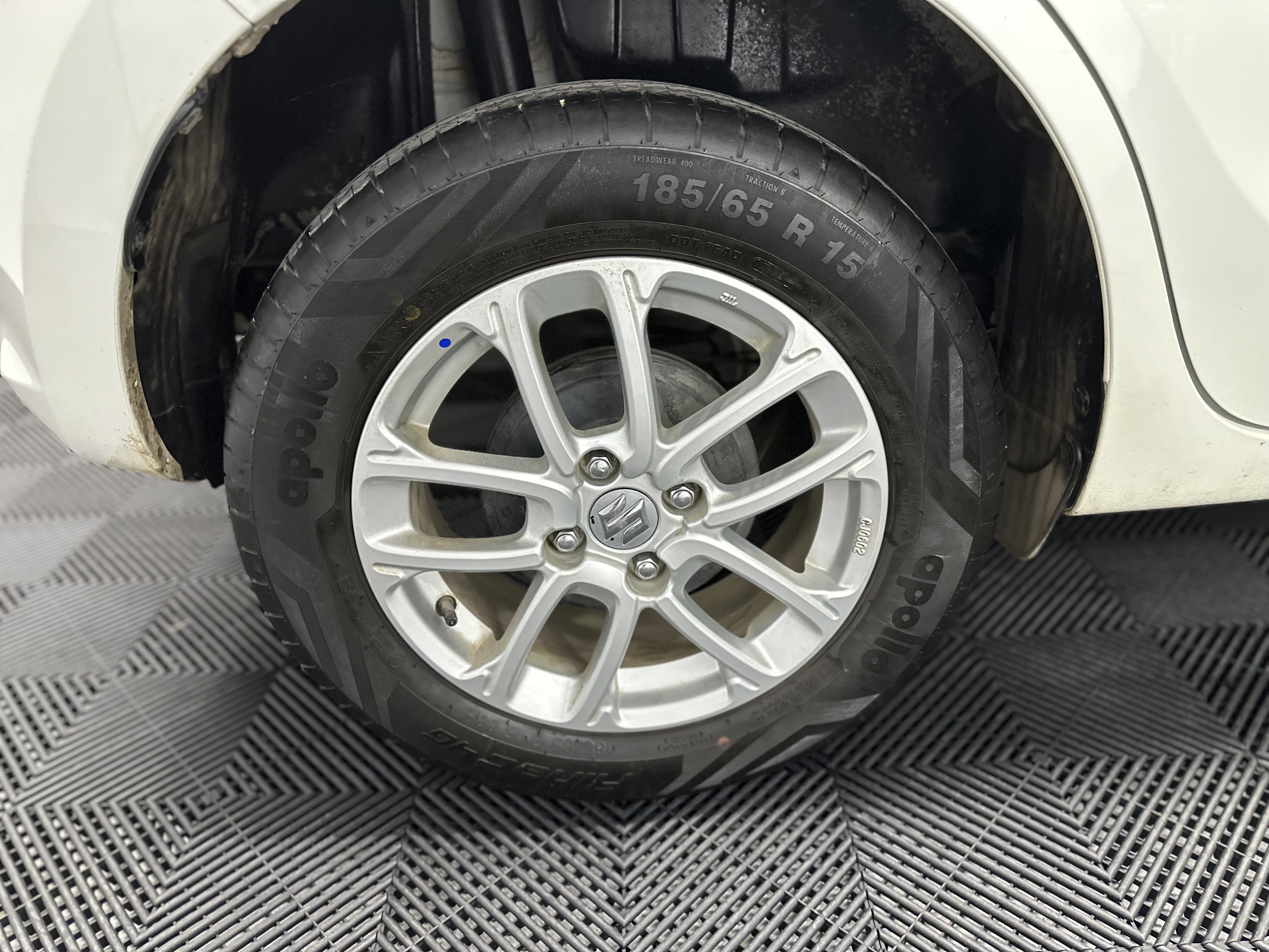 Suzuki Swift — foto 15 de 15