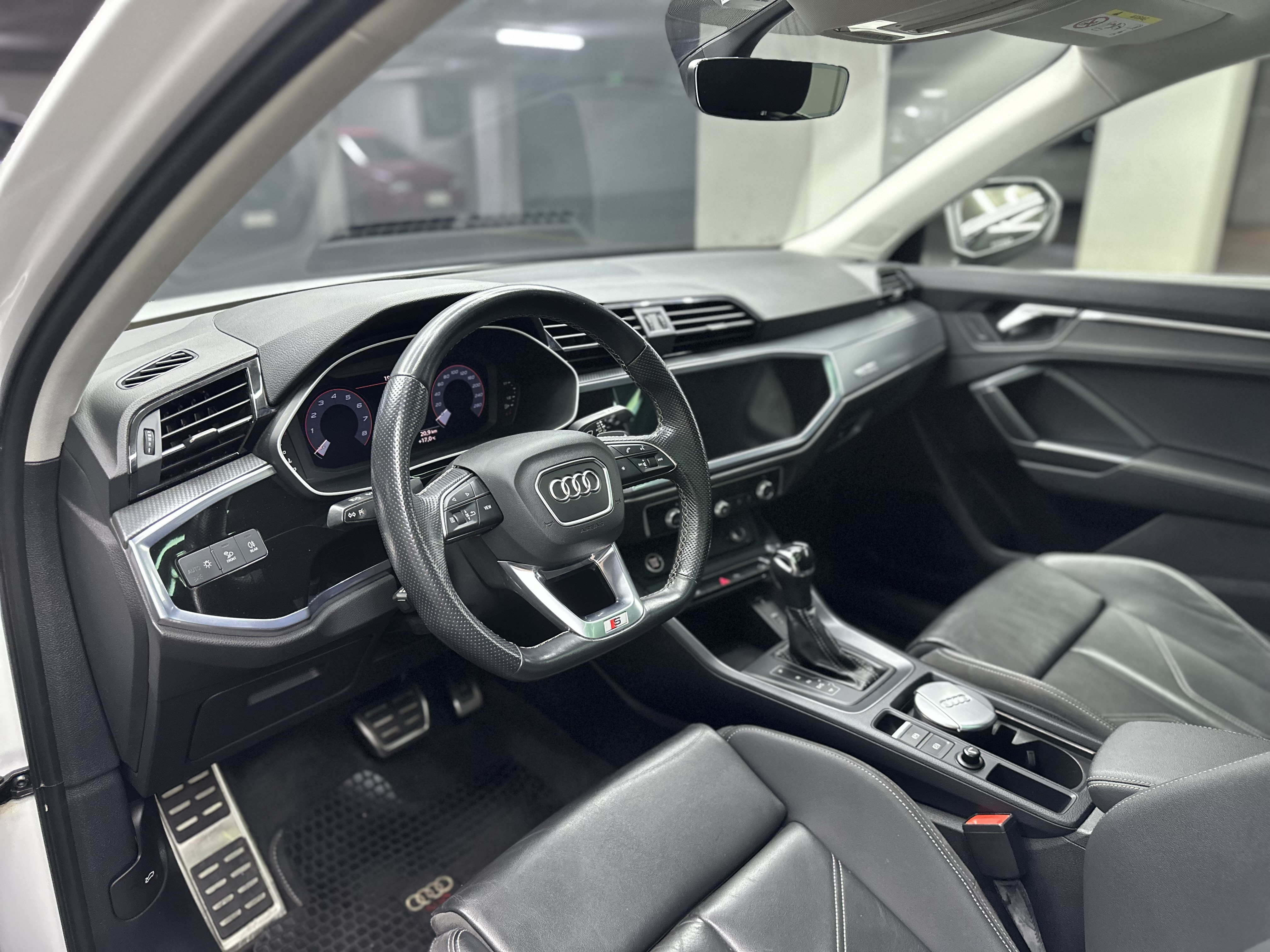 Audi Q3 — foto 7 de 18