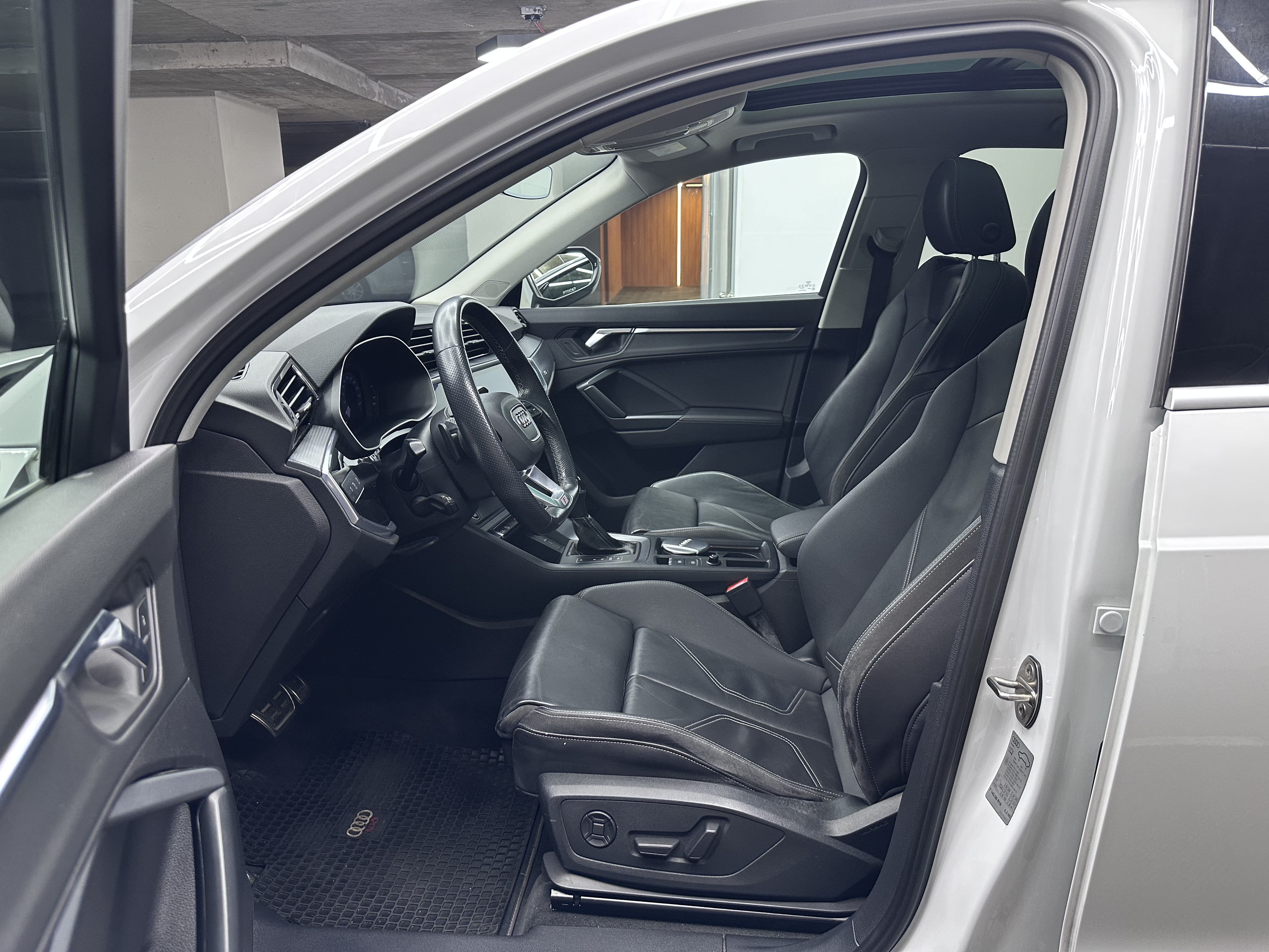 Audi Q3 — foto 10 de 18
