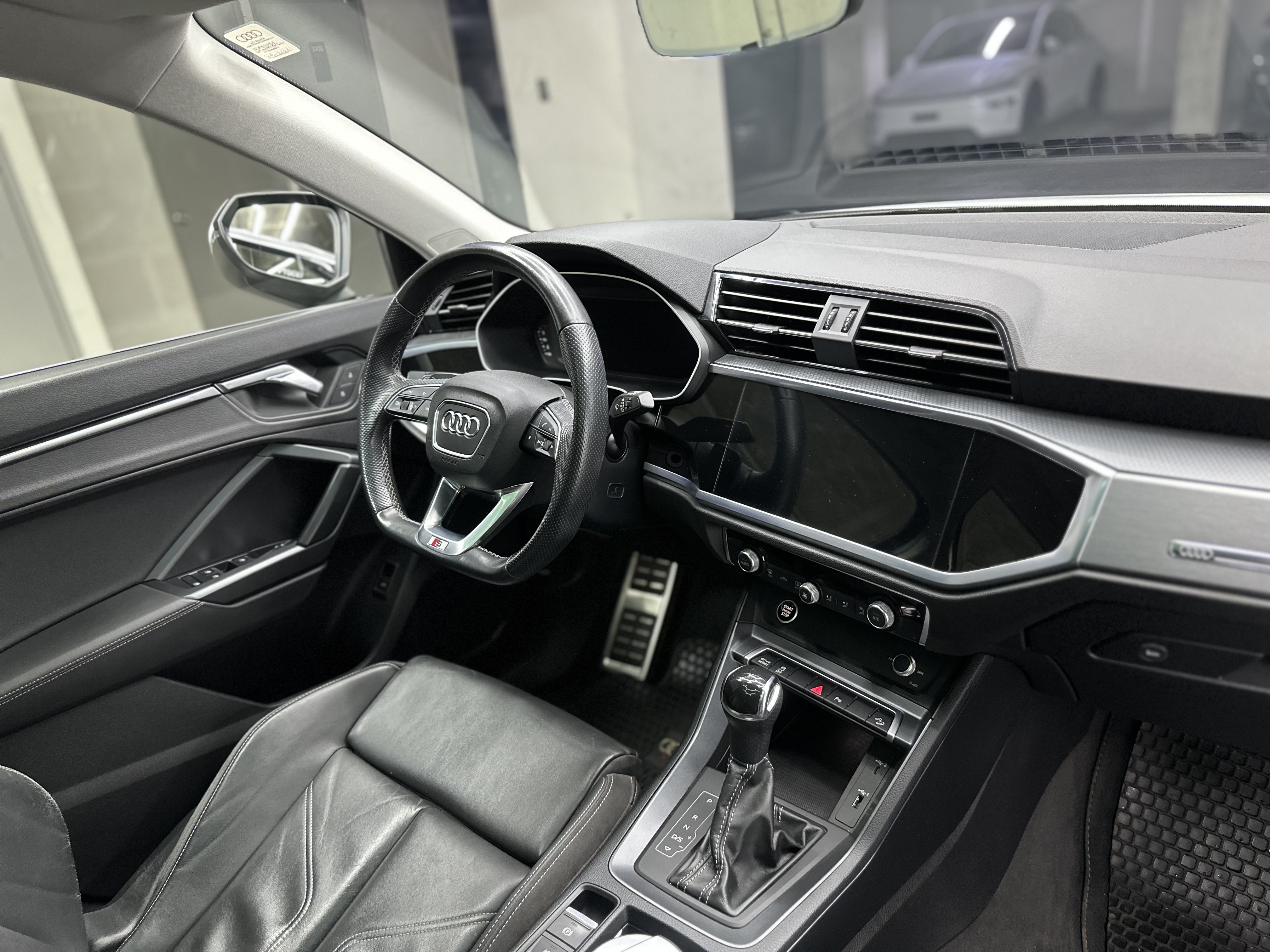 Audi Q3 — foto 15 de 18
