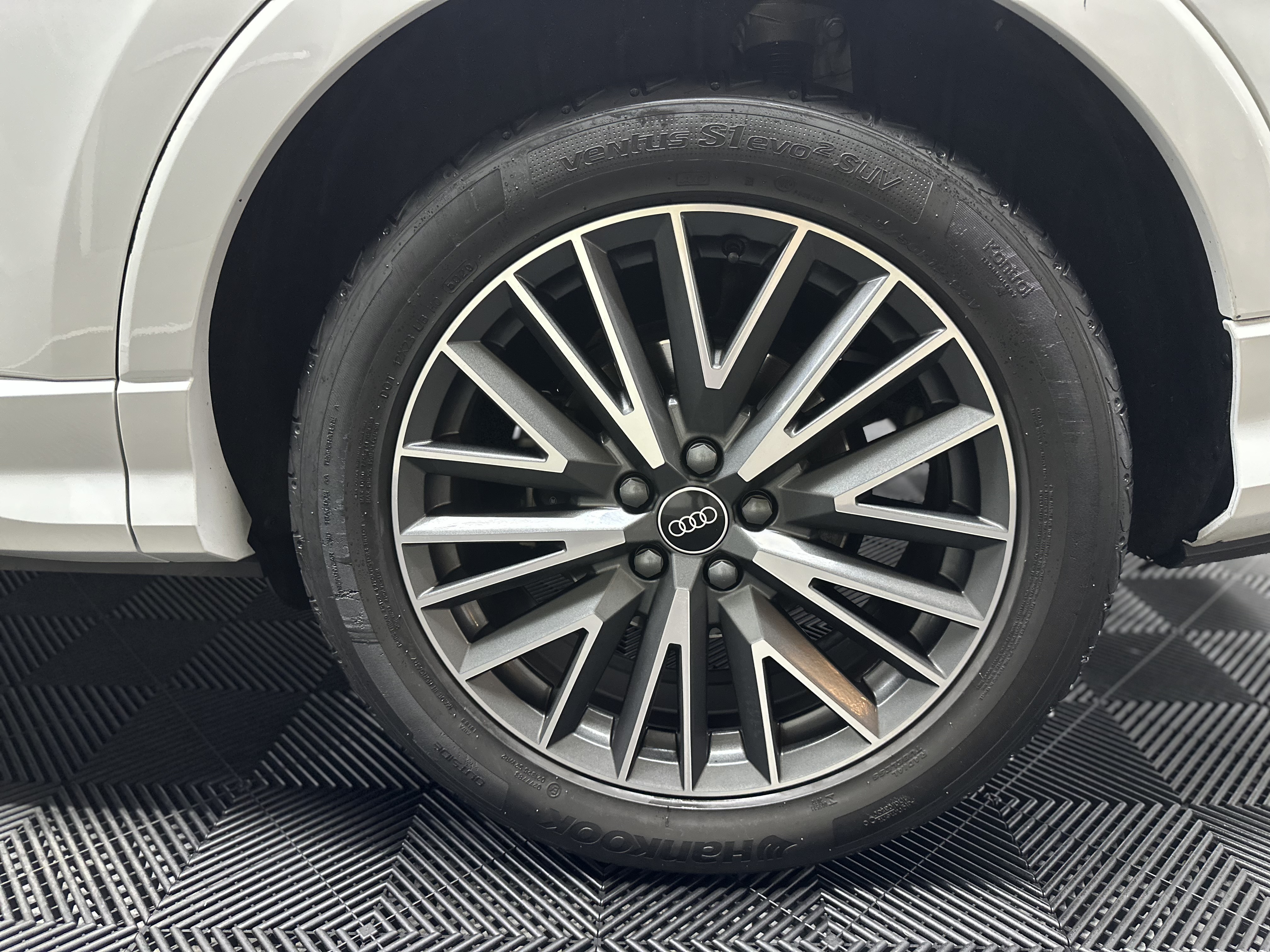 Audi Q3 — foto 18 de 18