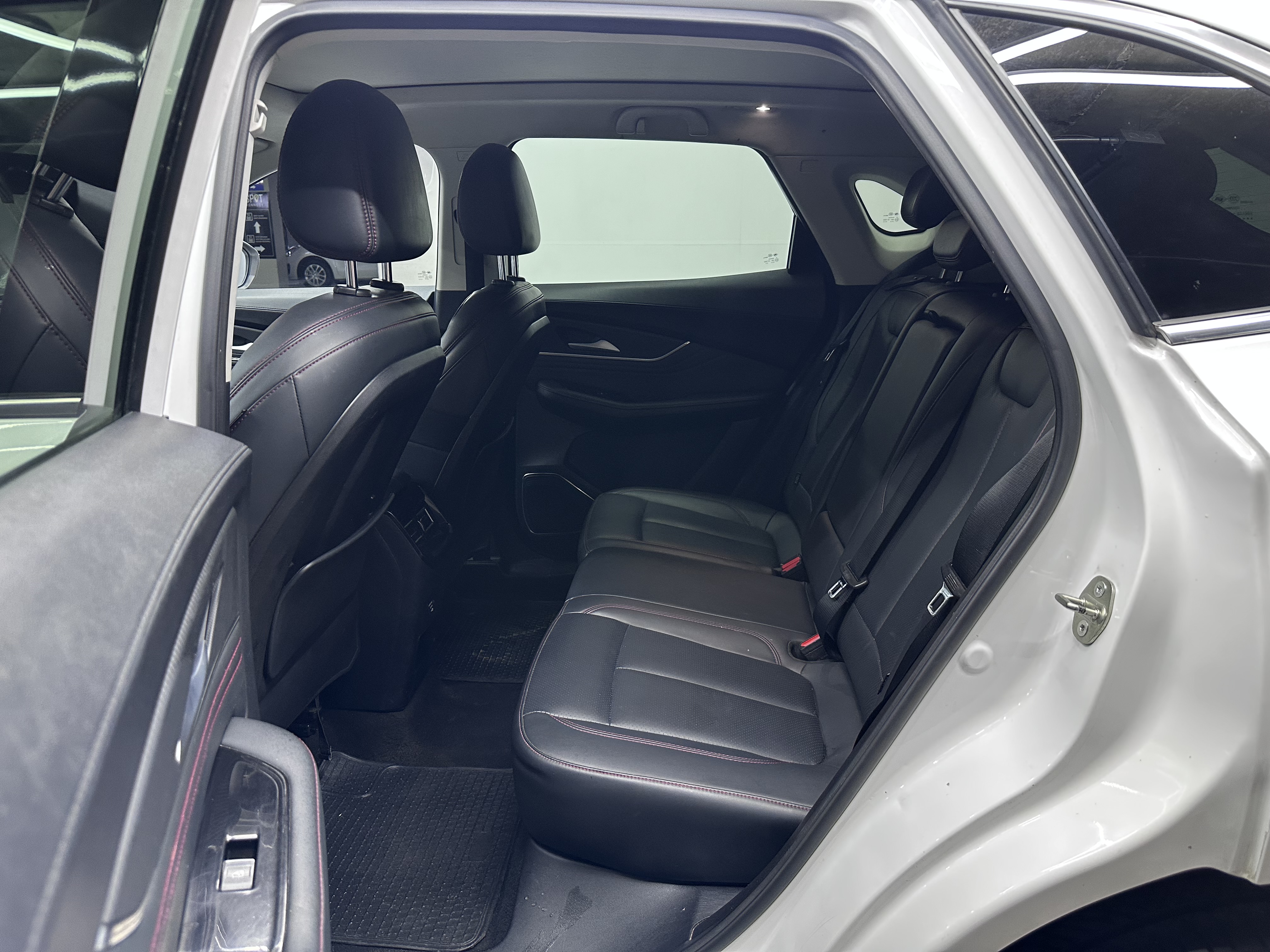 Dongfeng T5 — foto 10 de 16