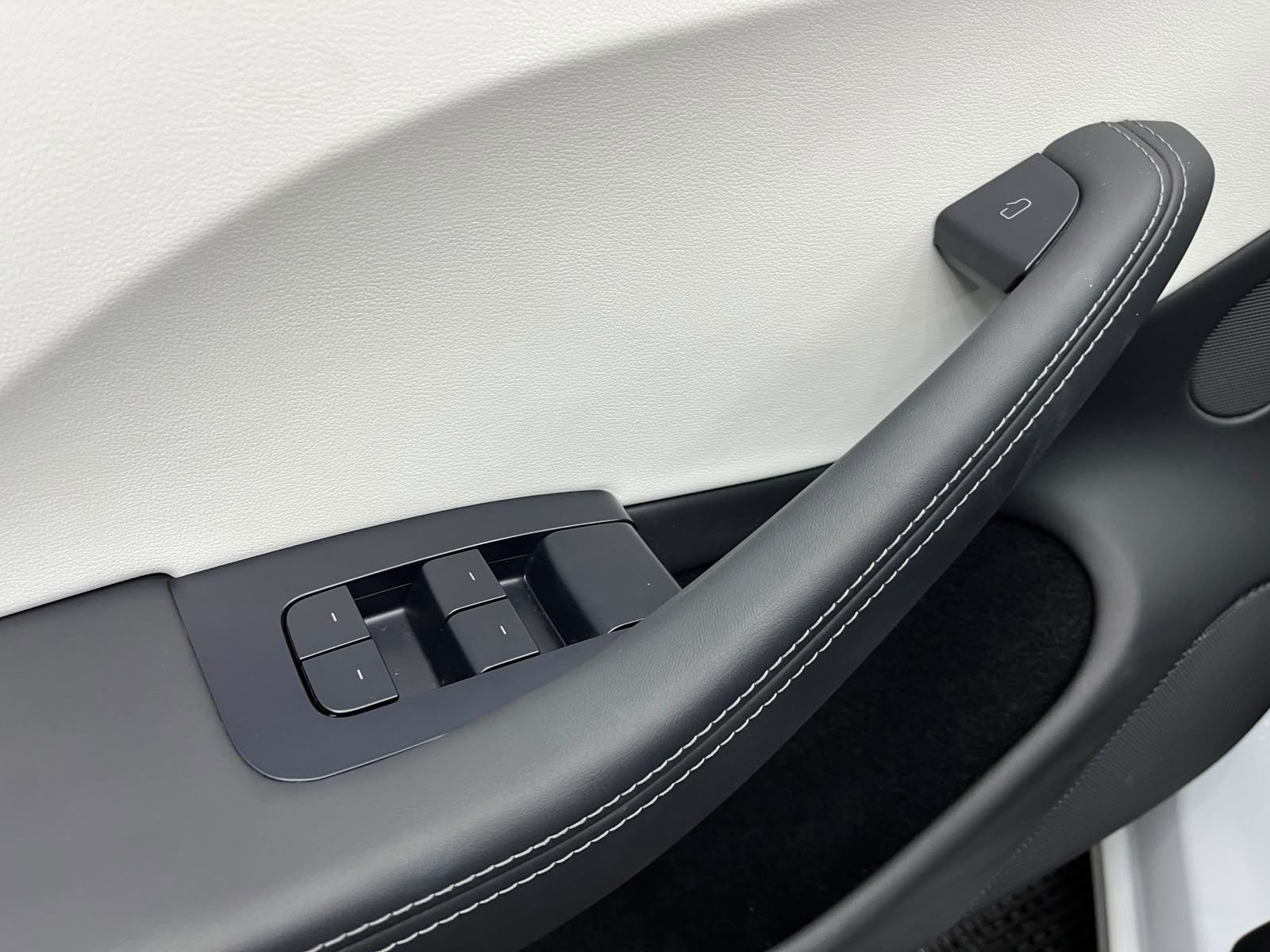 Tesla Model 3 — foto 11 de 12
