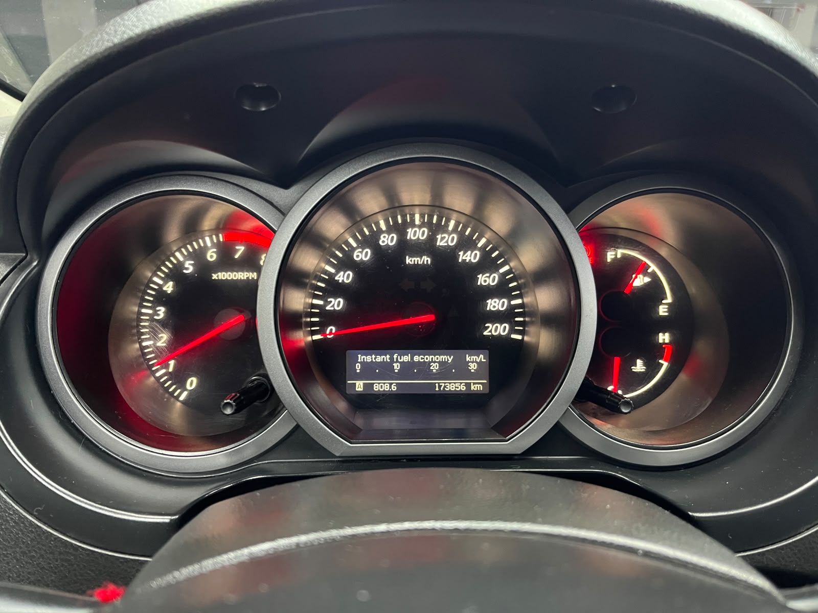 Suzuki Grand Vitara — foto 8 de 13