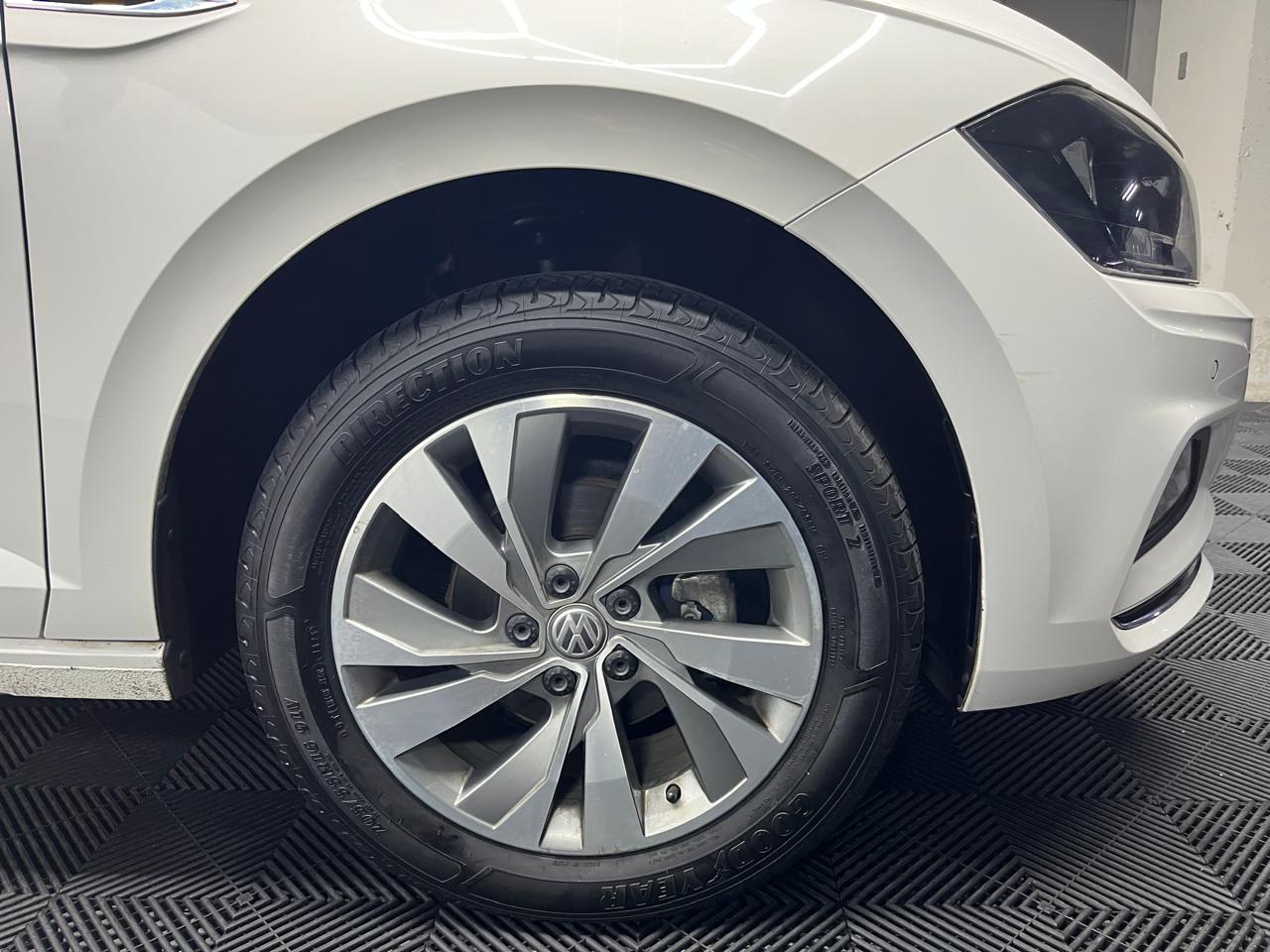 Volkswagen Polo — foto 7 de 15