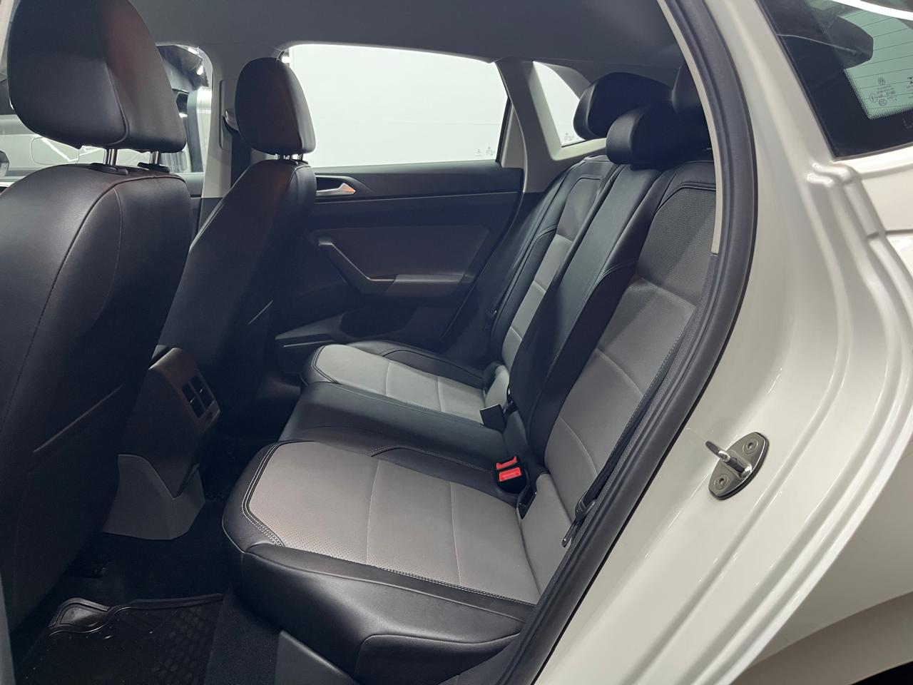 Volkswagen Polo — foto 13 de 15