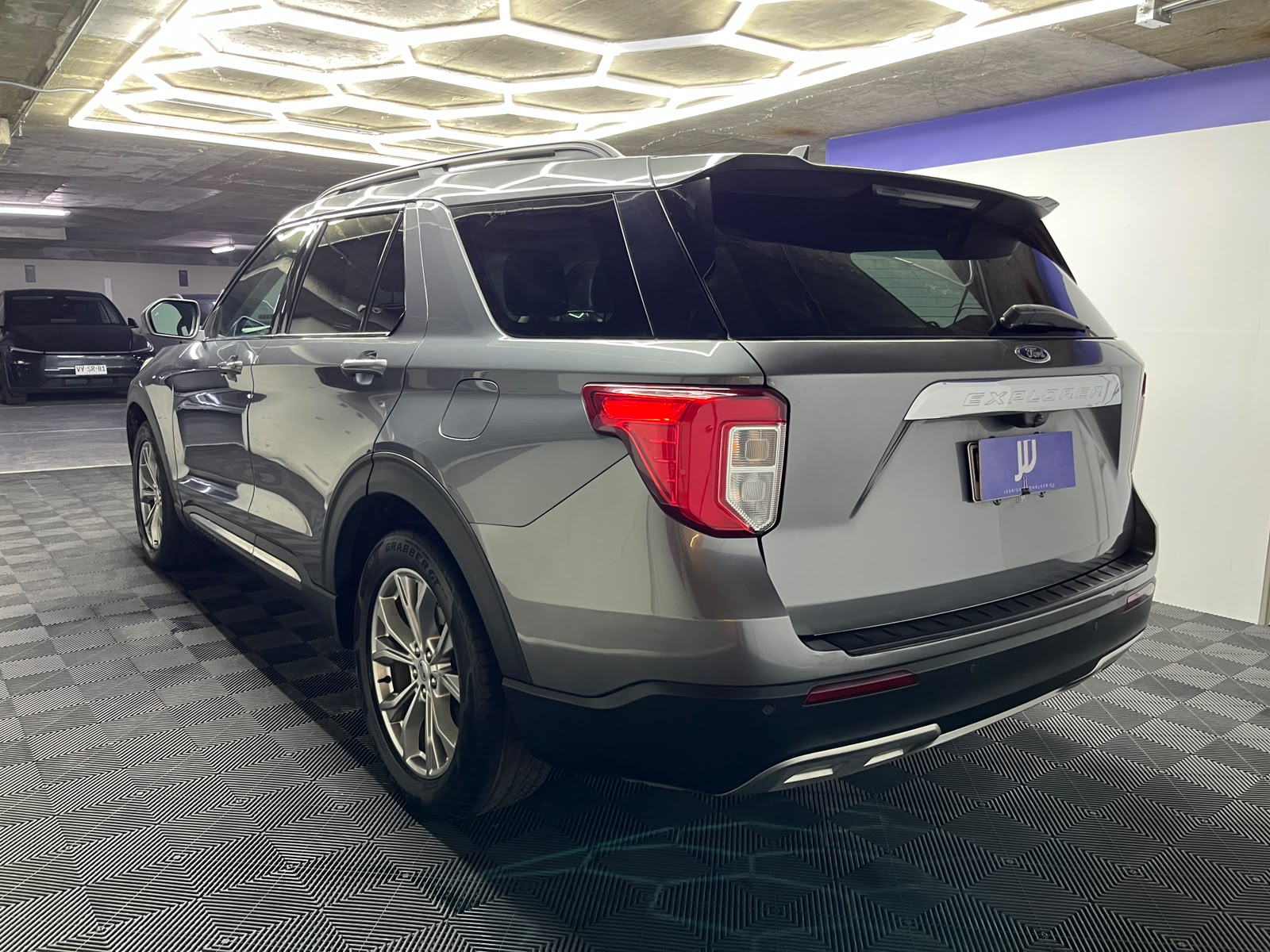 Ford Explorer — foto 6 de 15