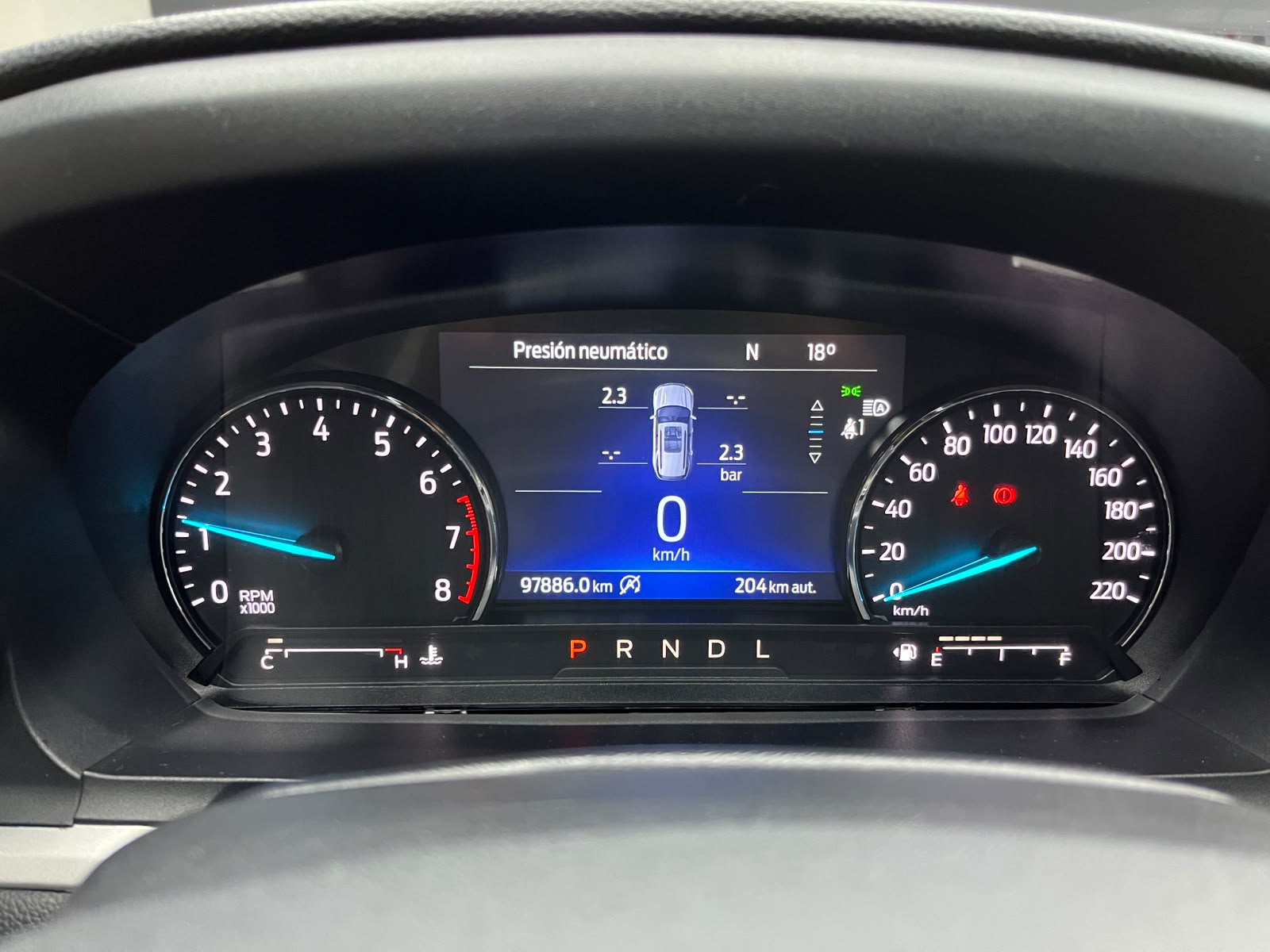 Ford Explorer — foto 7 de 15