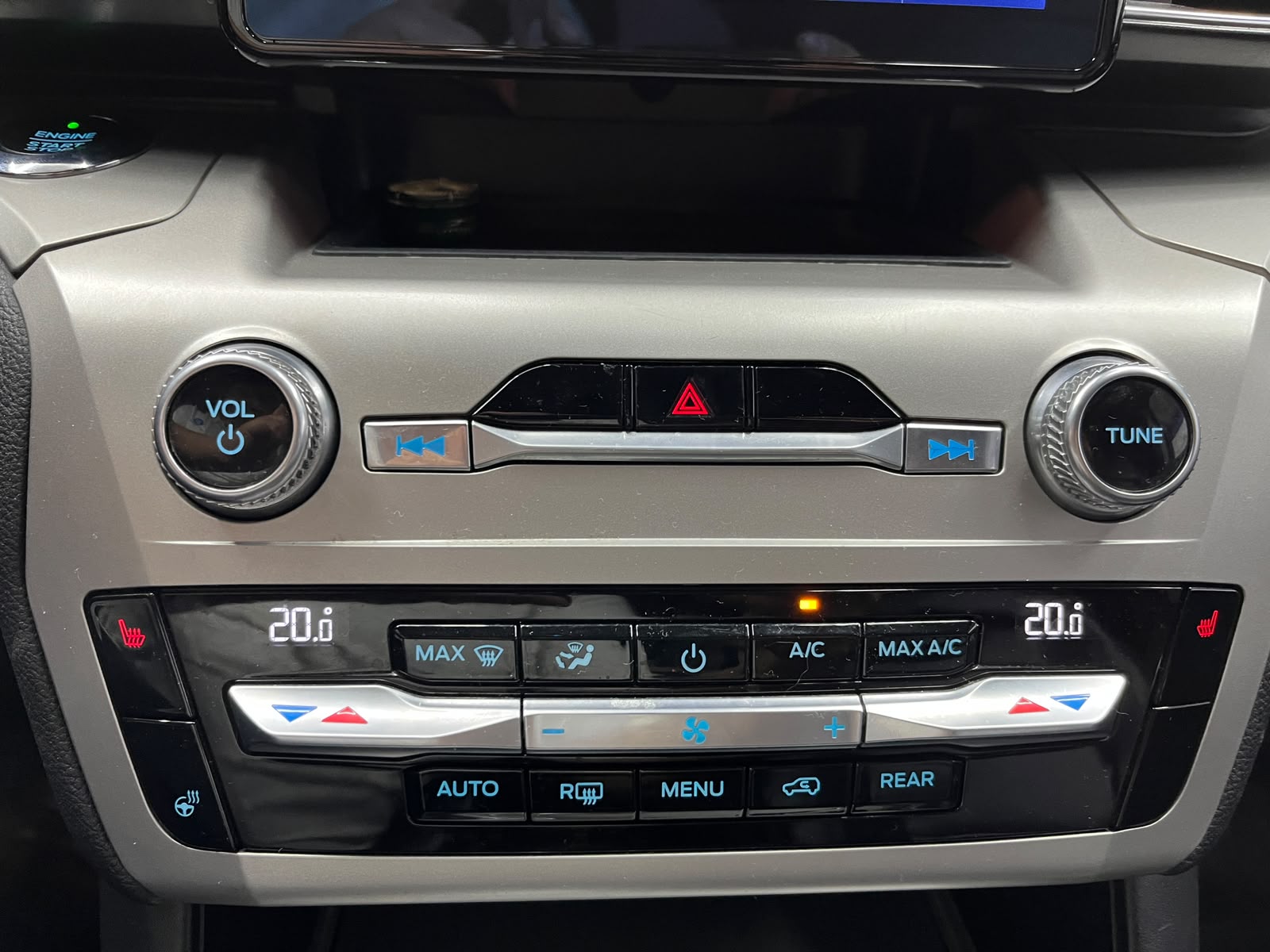 Ford Explorer — foto 9 de 15