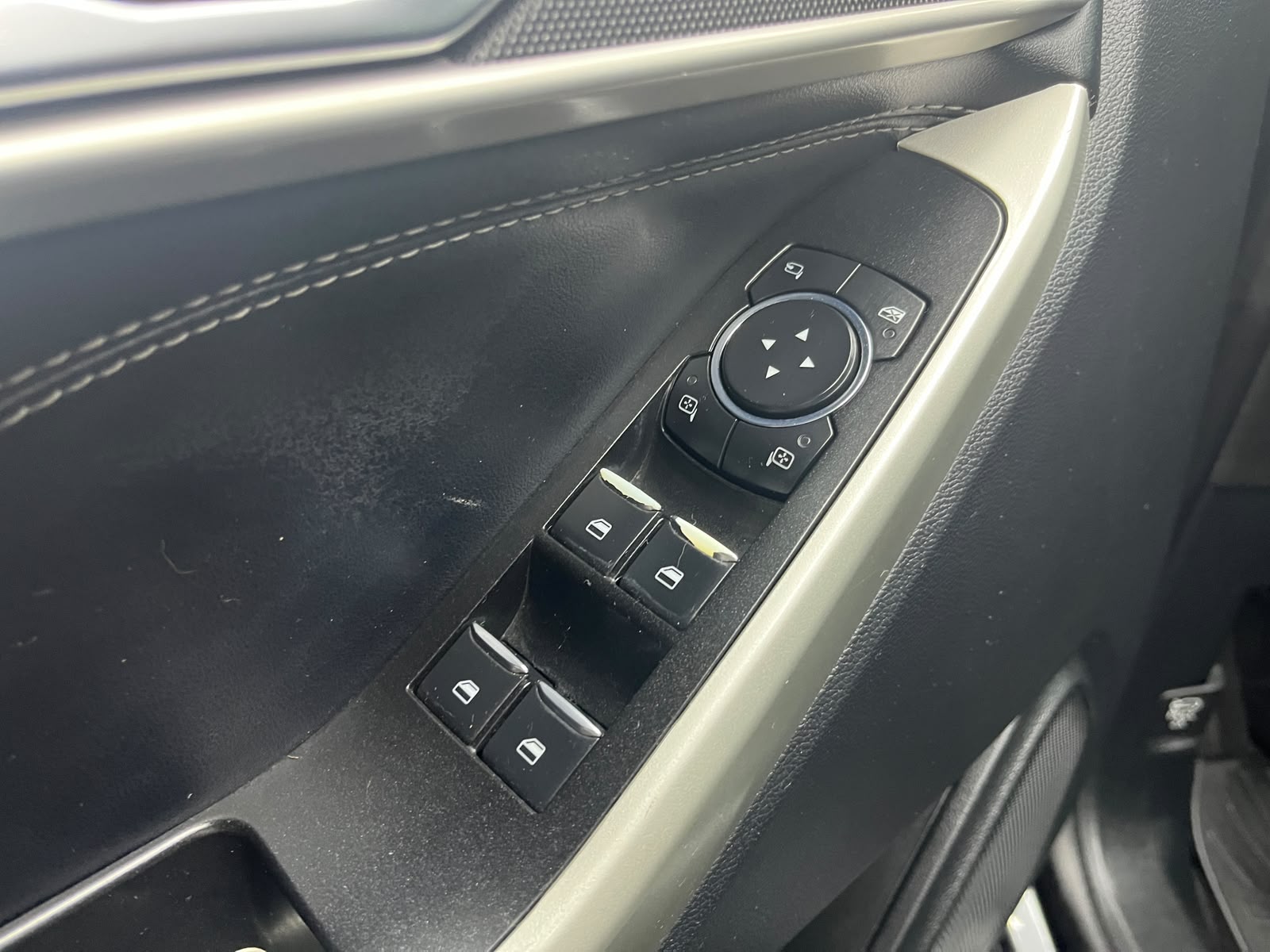 Ford Explorer — foto 11 de 15