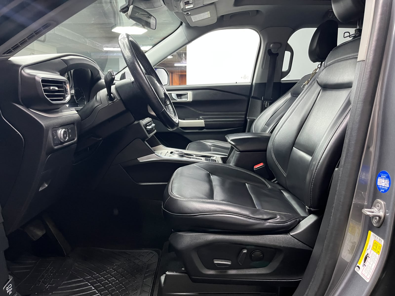 Ford Explorer — foto 12 de 15
