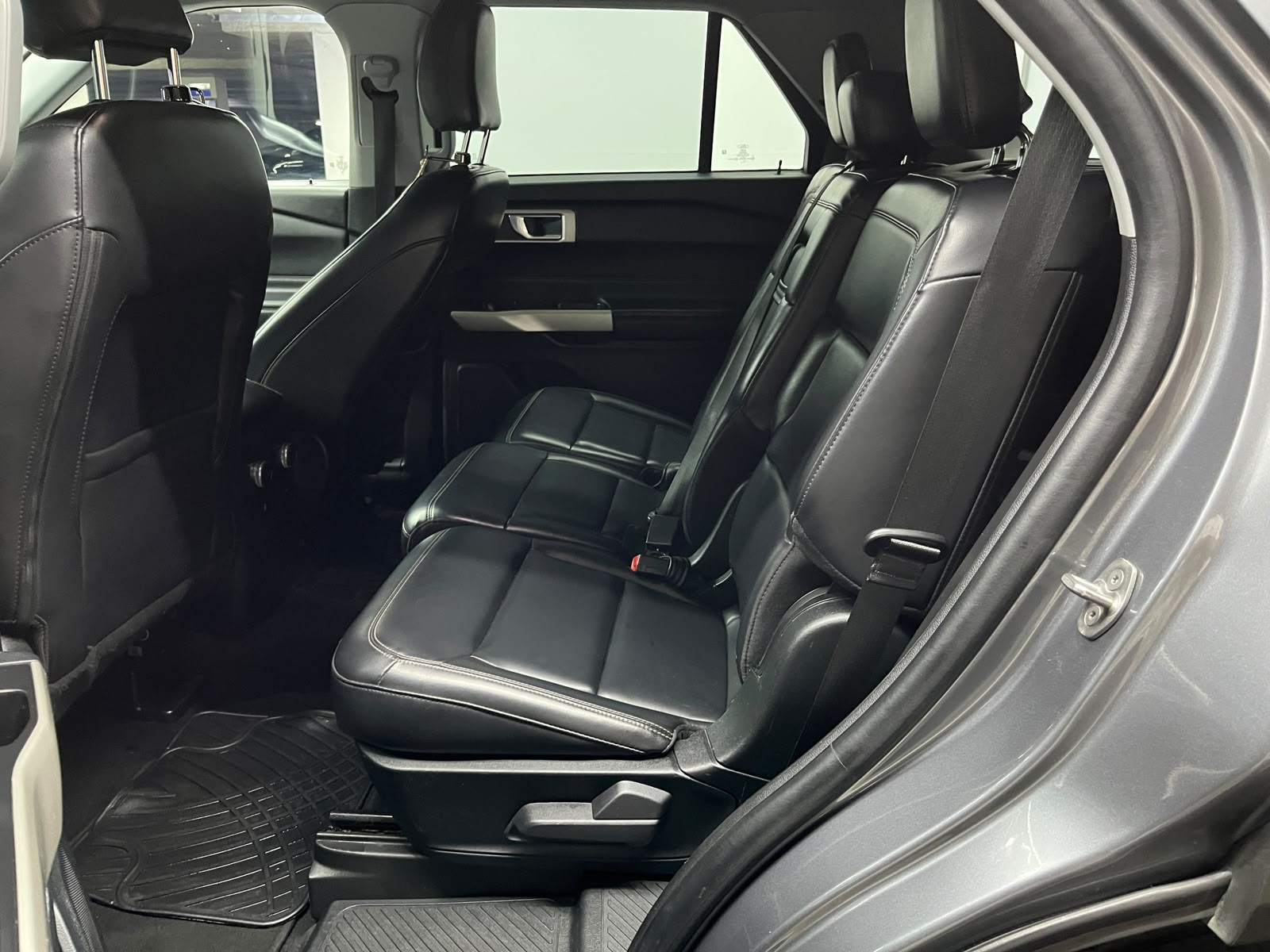 Ford Explorer — foto 13 de 15