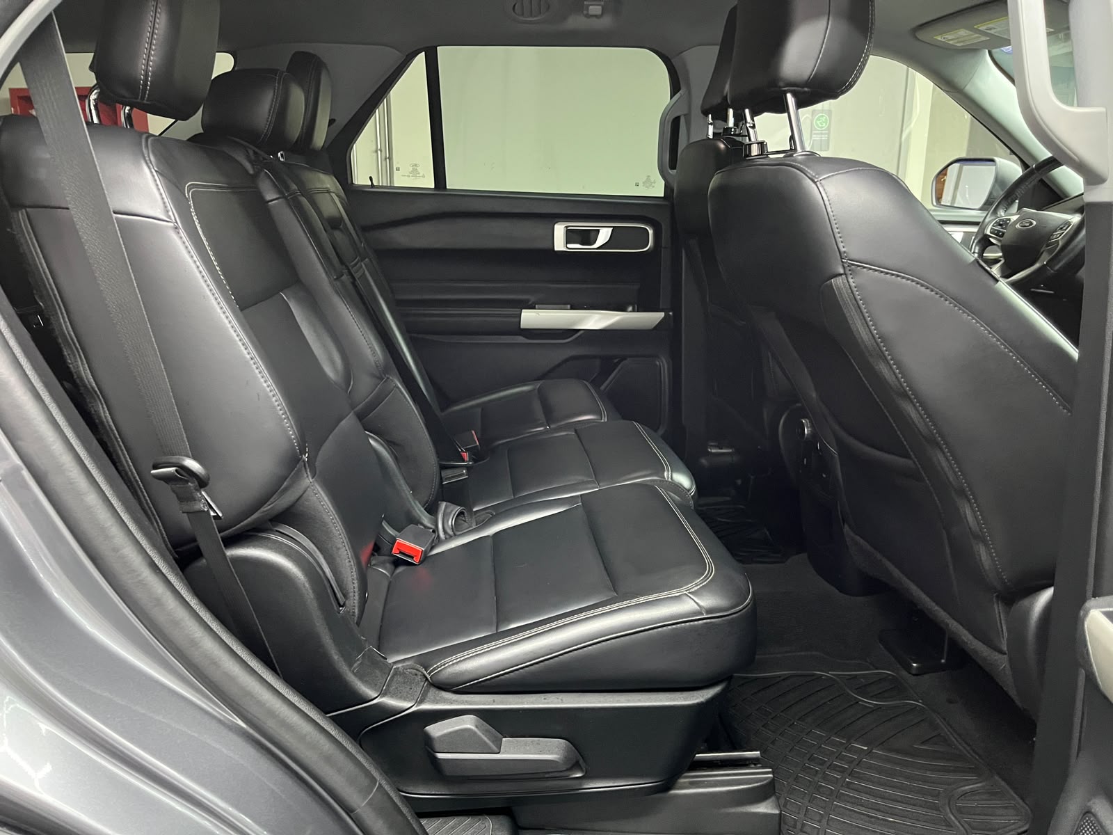 Ford Explorer — foto 14 de 15