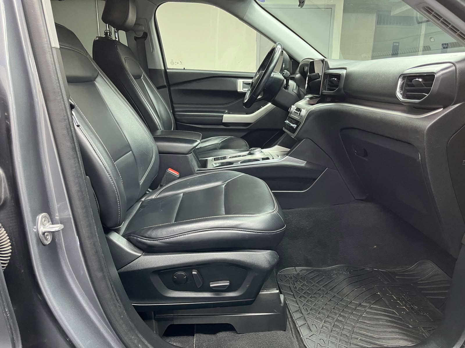 Ford Explorer — foto 15 de 15