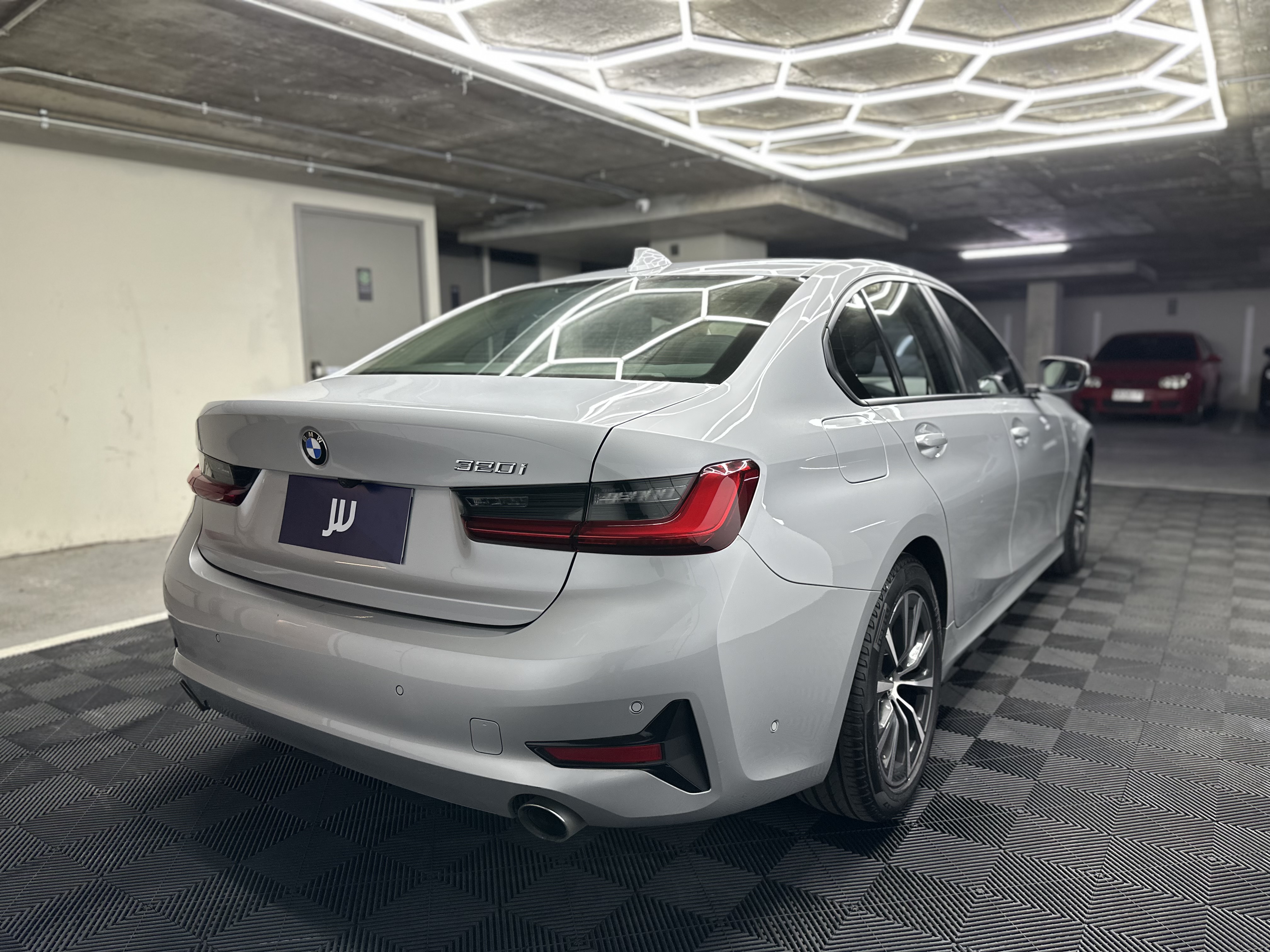 BMW 320 — foto 4 de 16