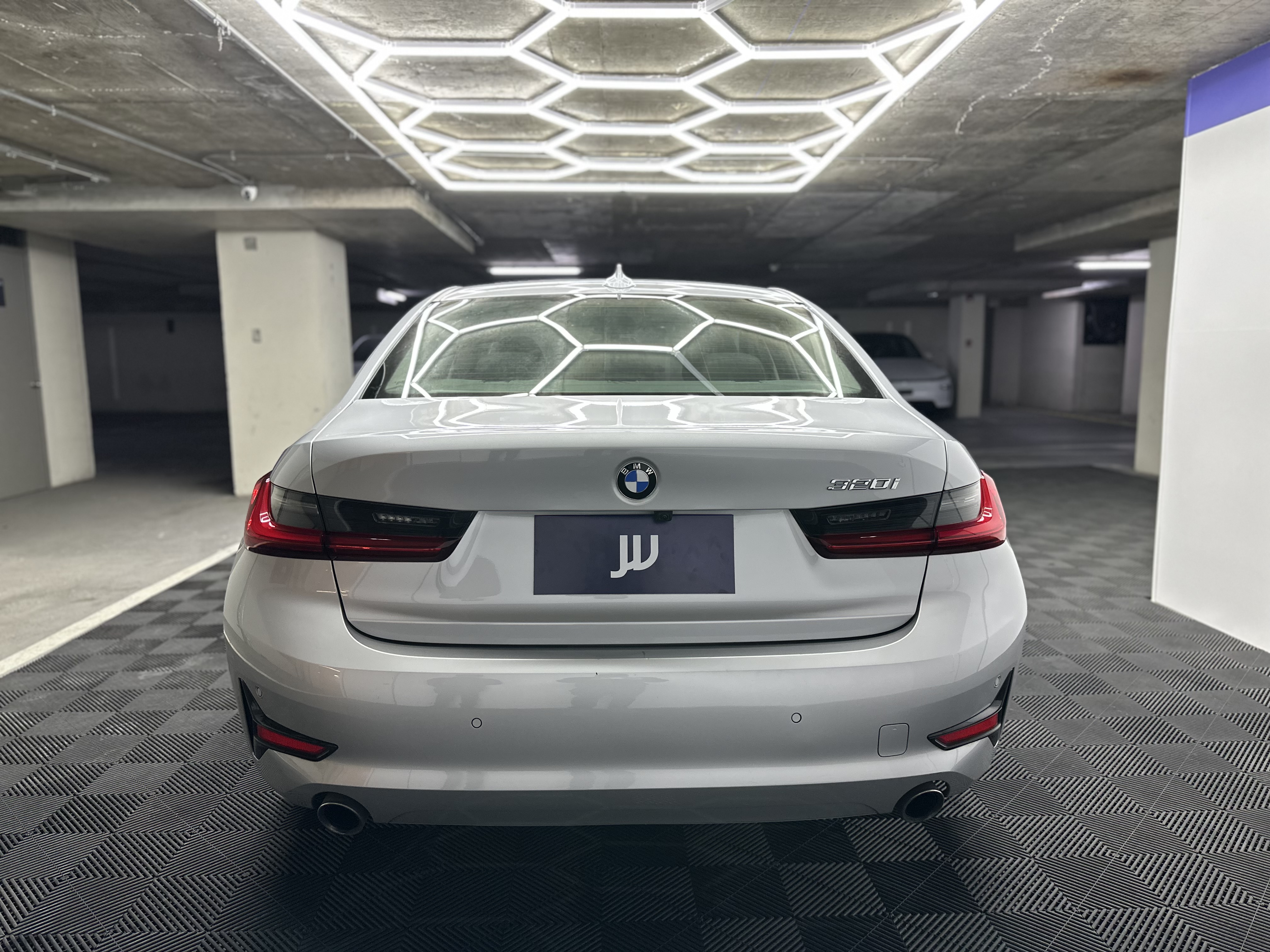 BMW 320 — foto 5 de 16