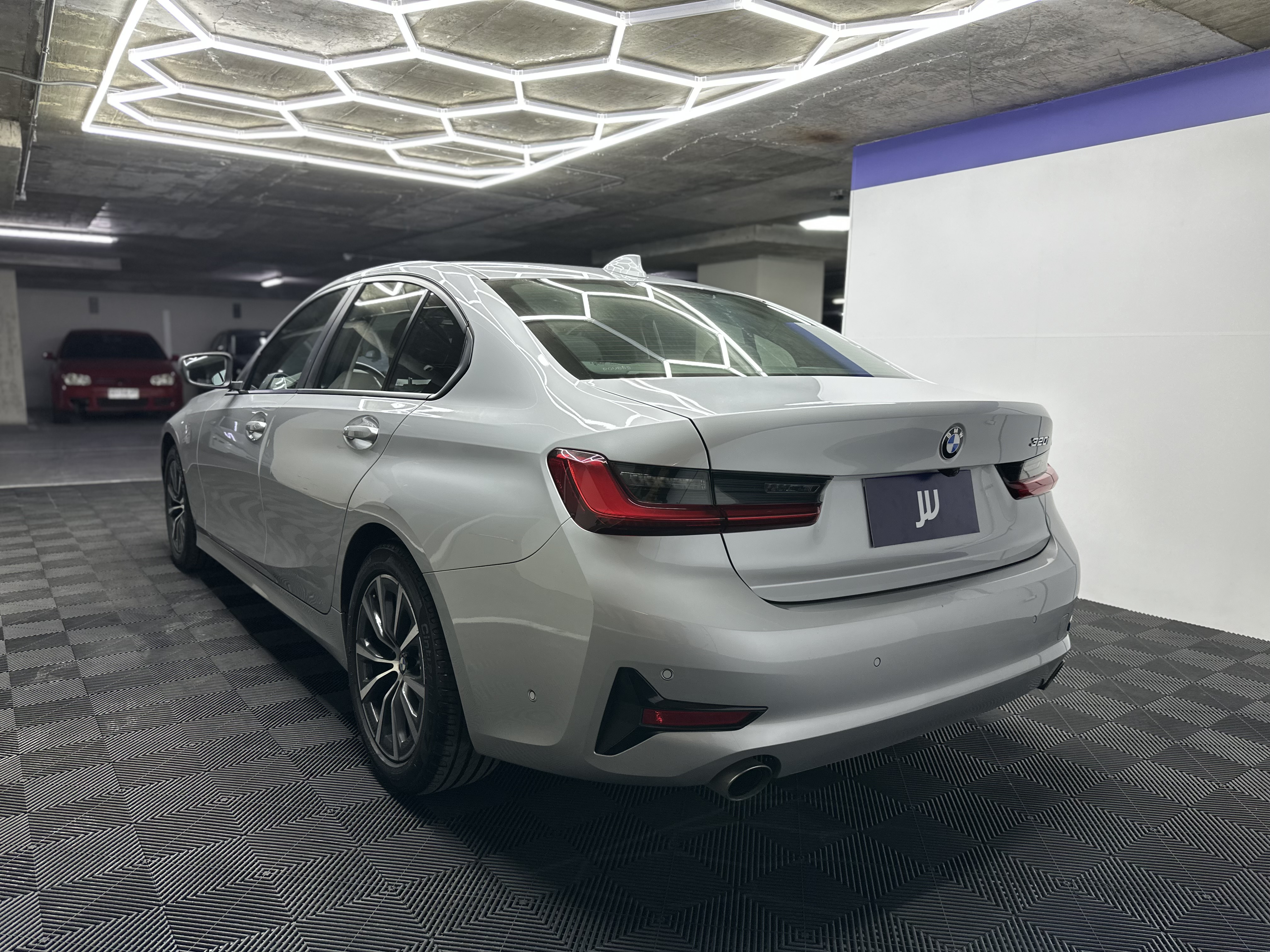 BMW 320 — foto 6 de 16