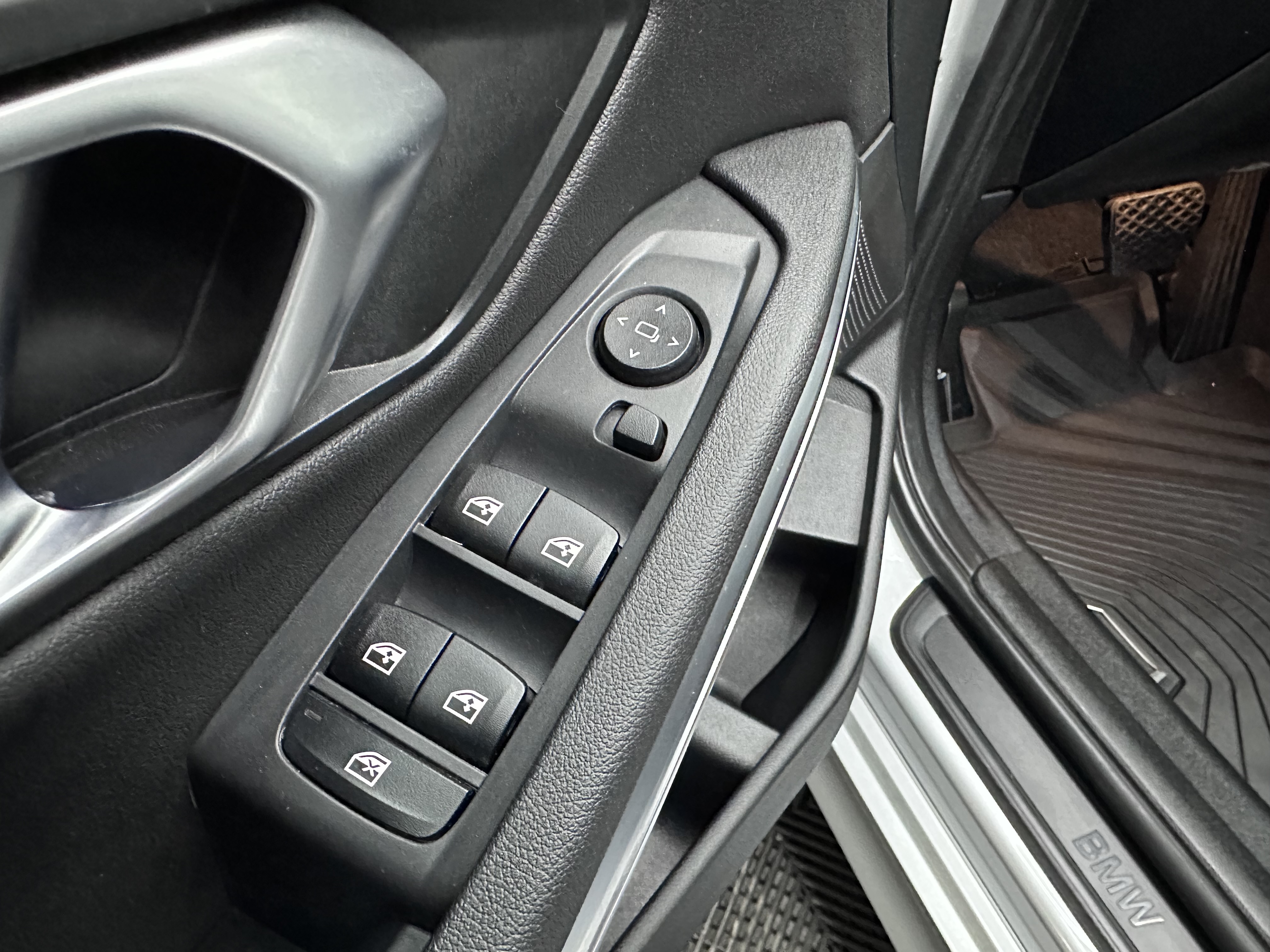 BMW 320 — foto 8 de 16