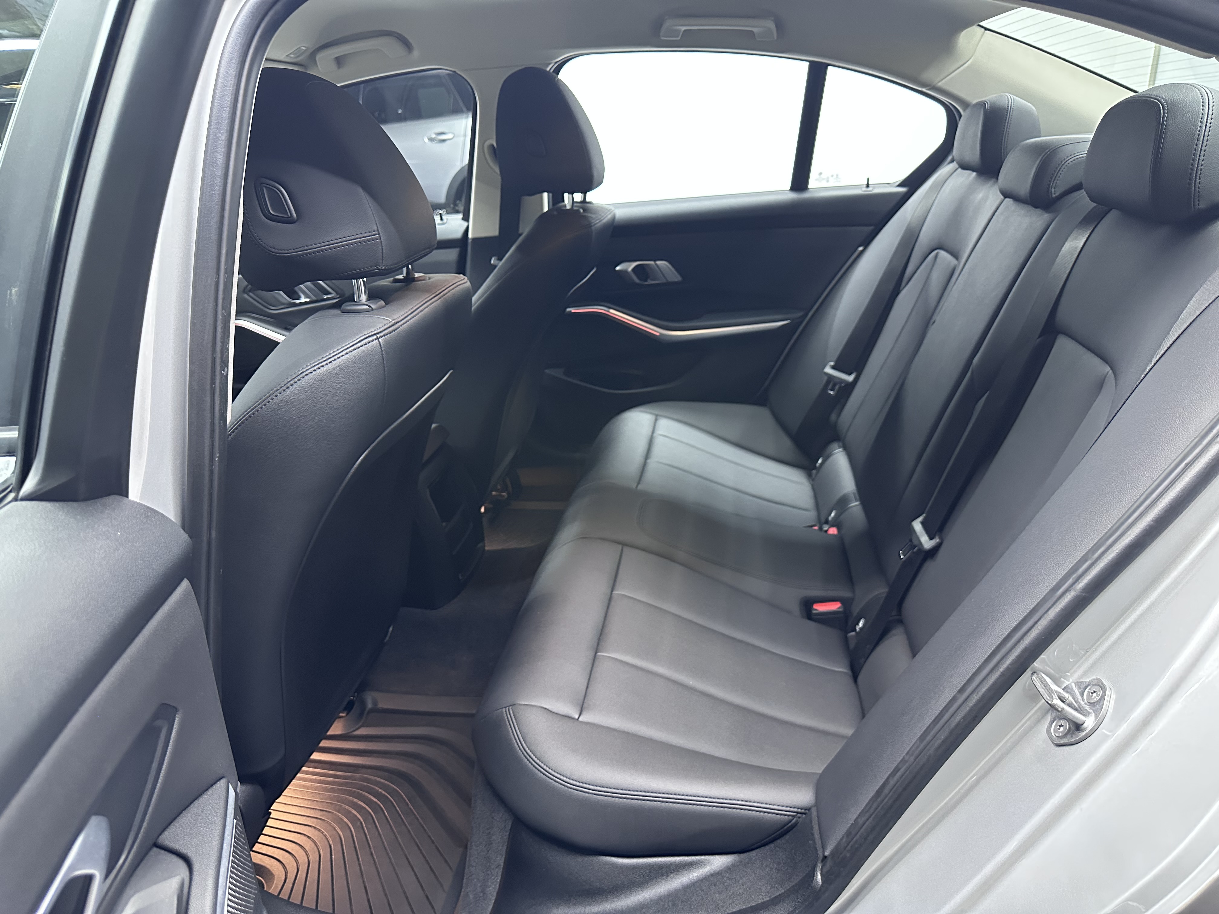 BMW 320 — foto 12 de 16