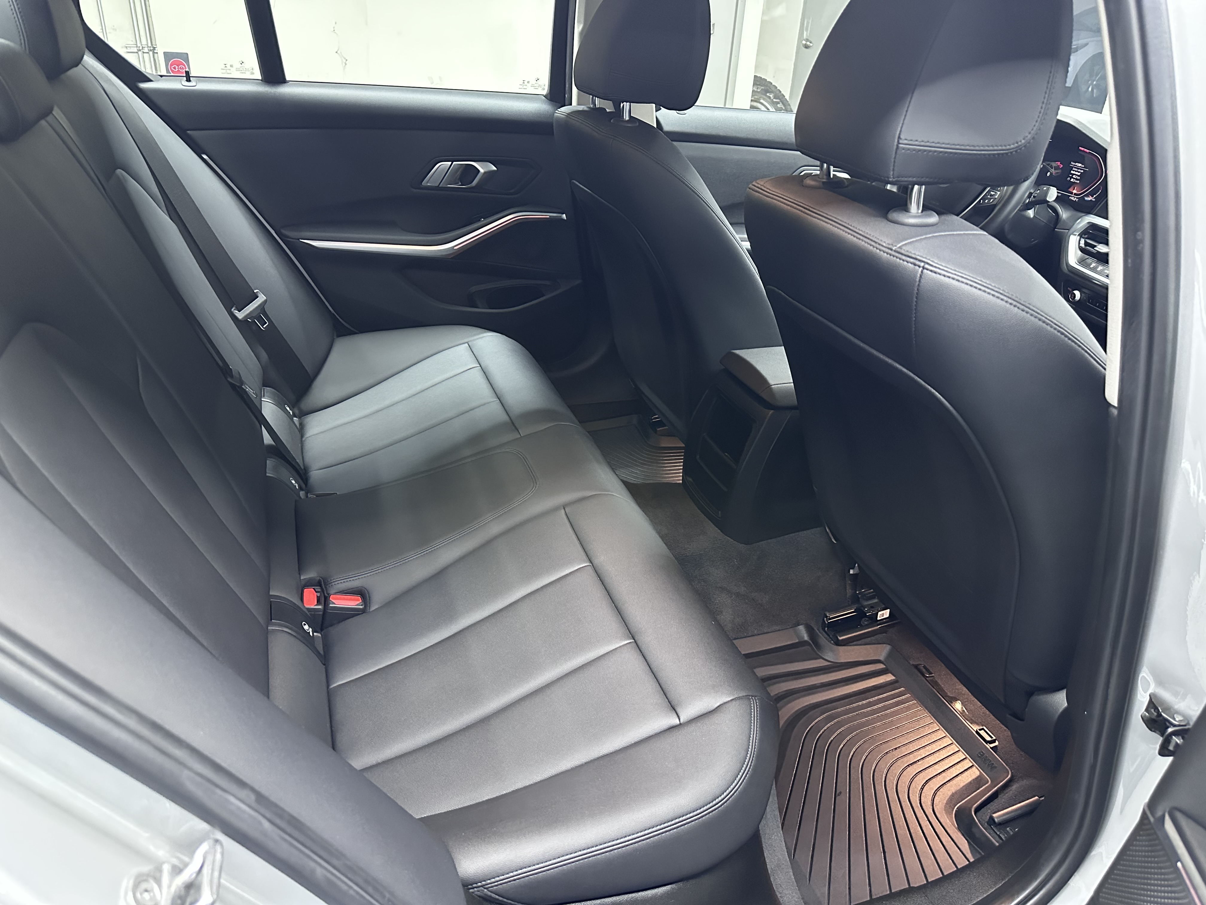 BMW 320 — foto 14 de 16