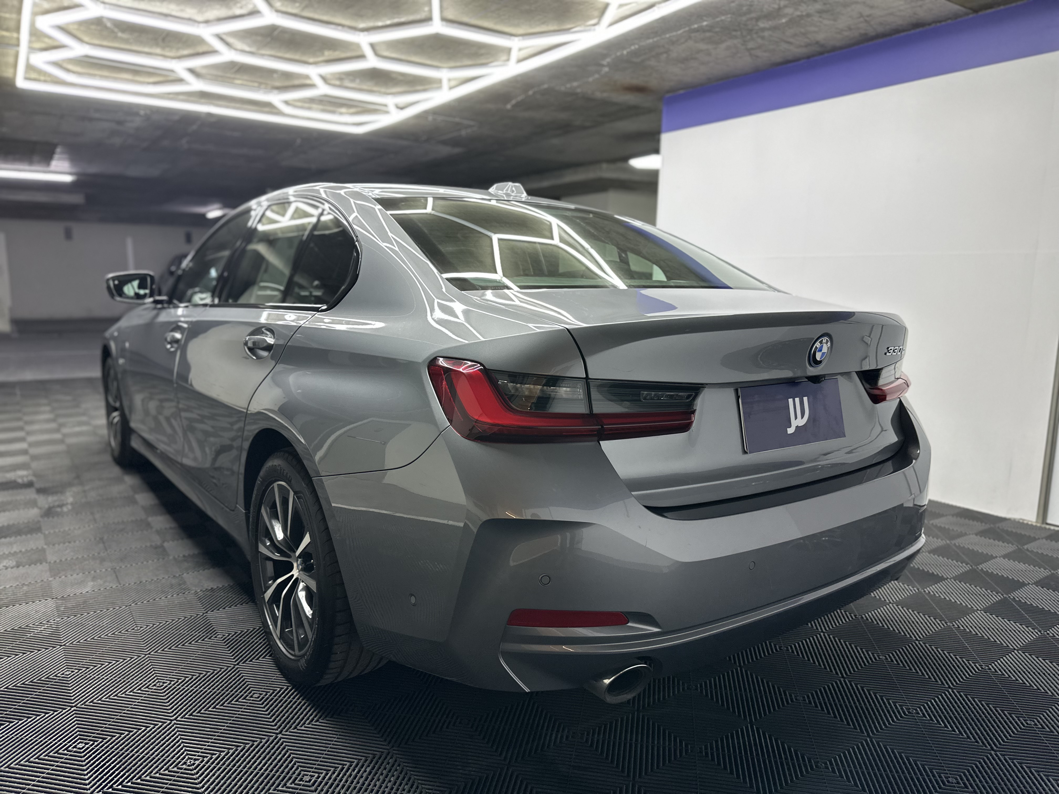 BMW 330 — foto 4 de 17