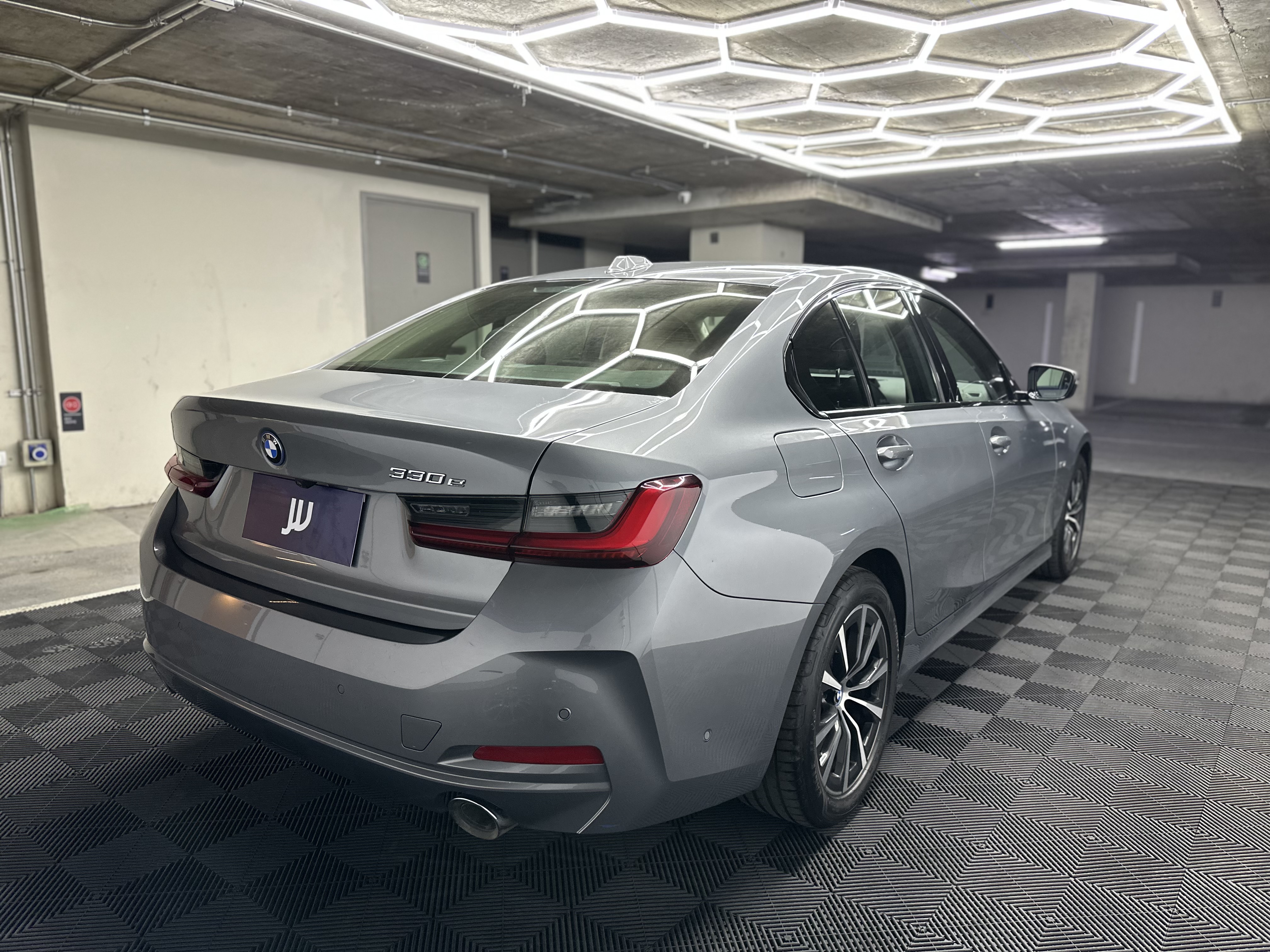 BMW 330 — foto 5 de 17