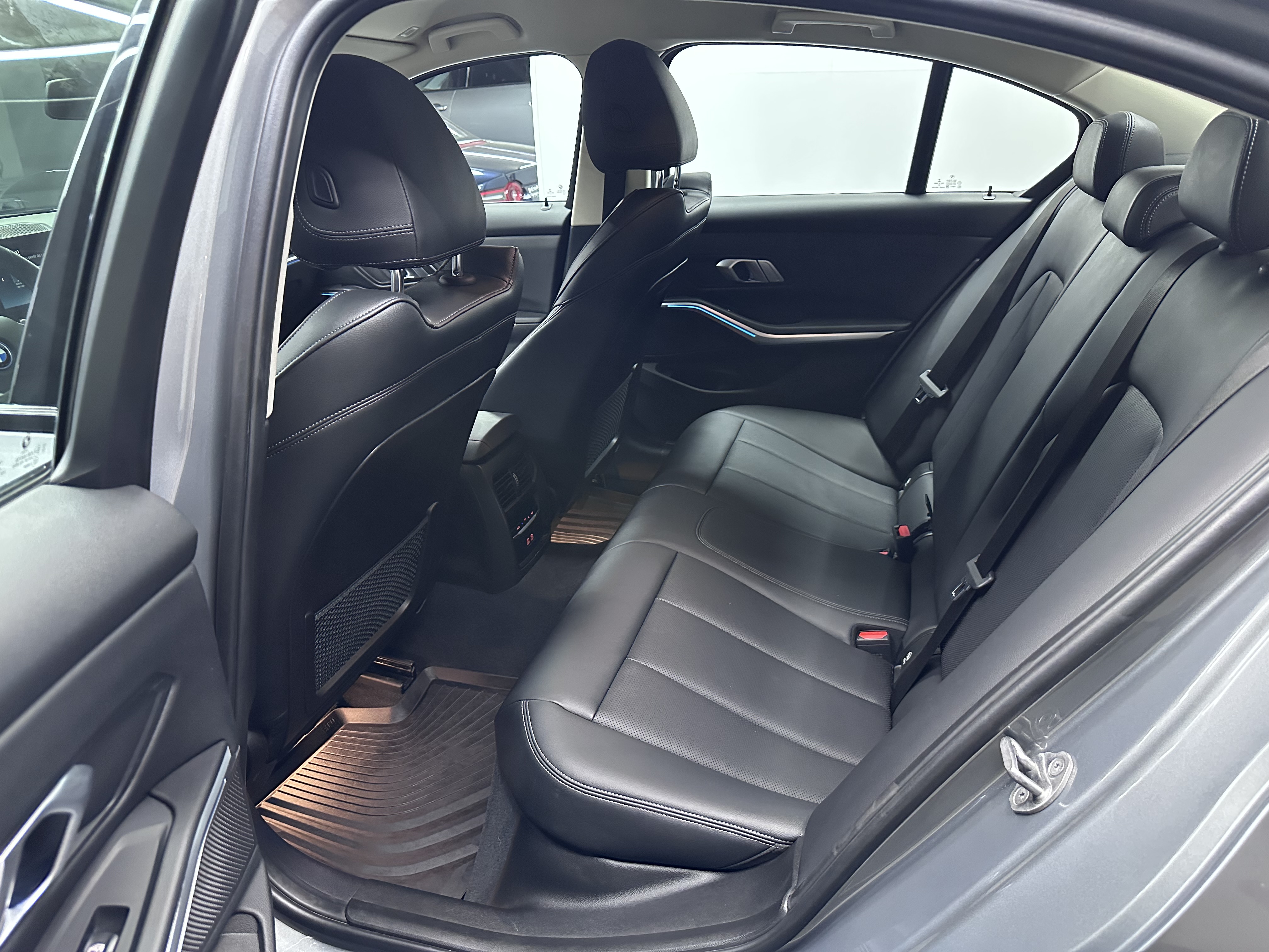 BMW 330 — foto 11 de 17