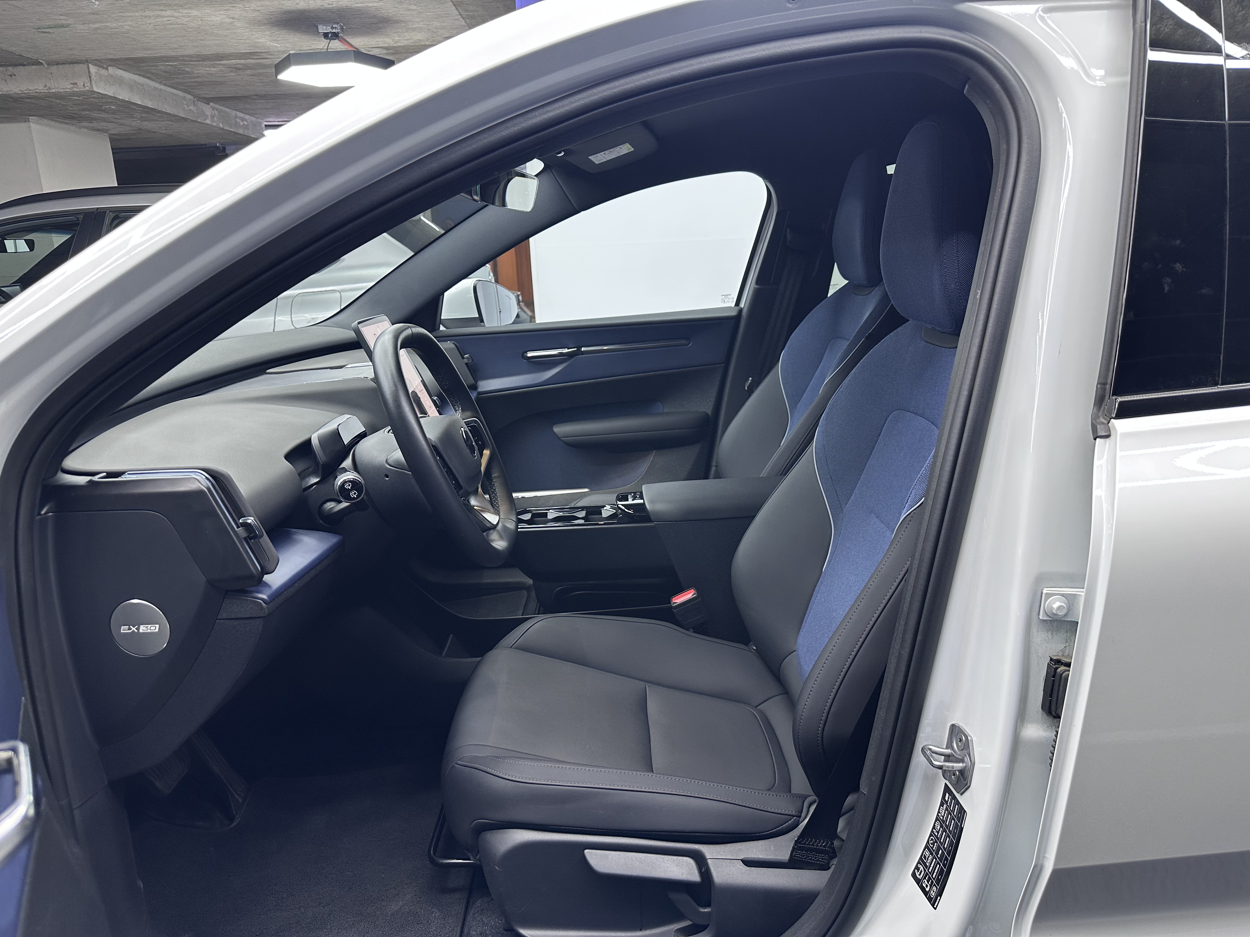 Volvo Ex30 — foto 8 de 17