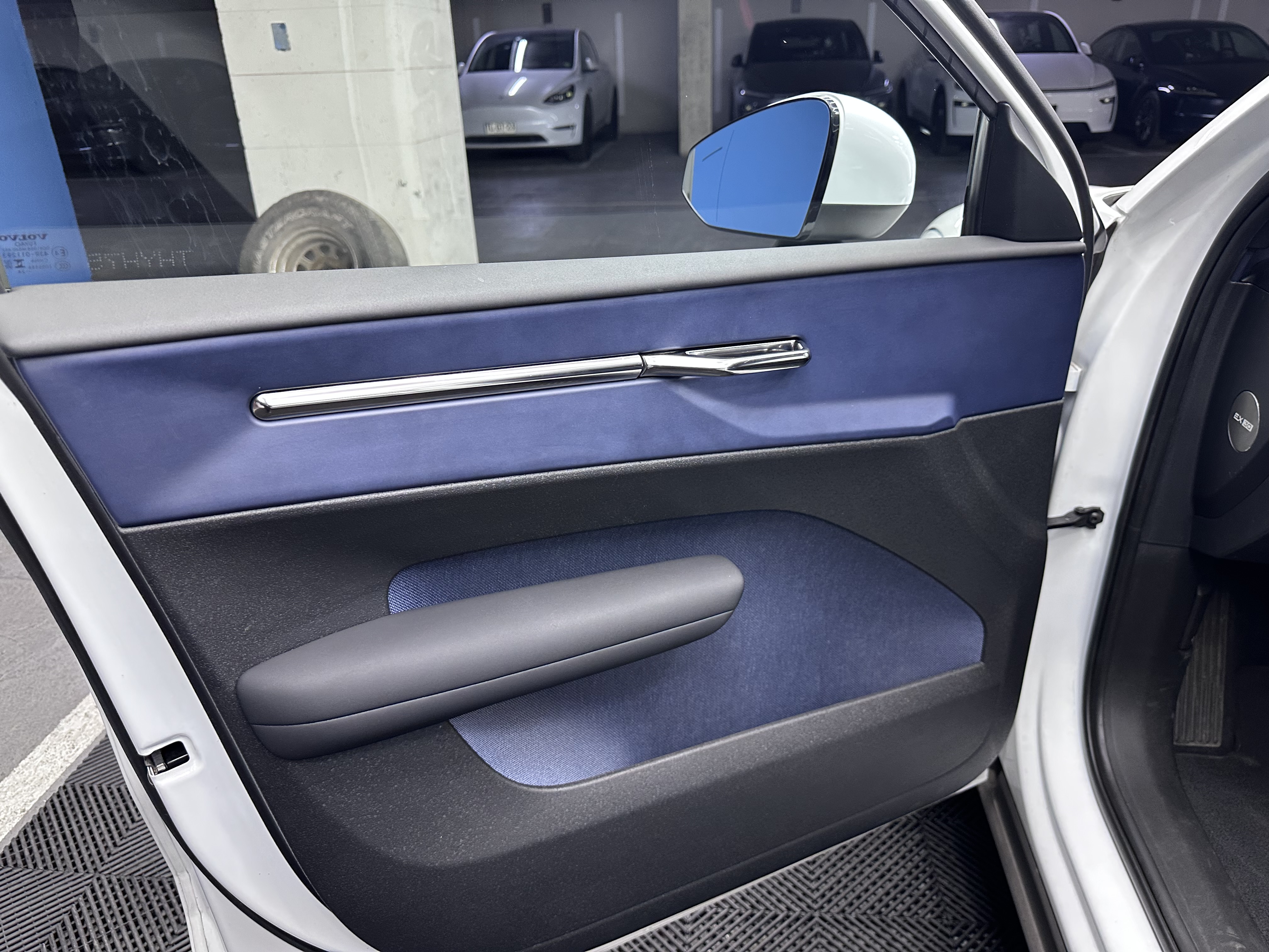 Volvo Ex30 — foto 9 de 17