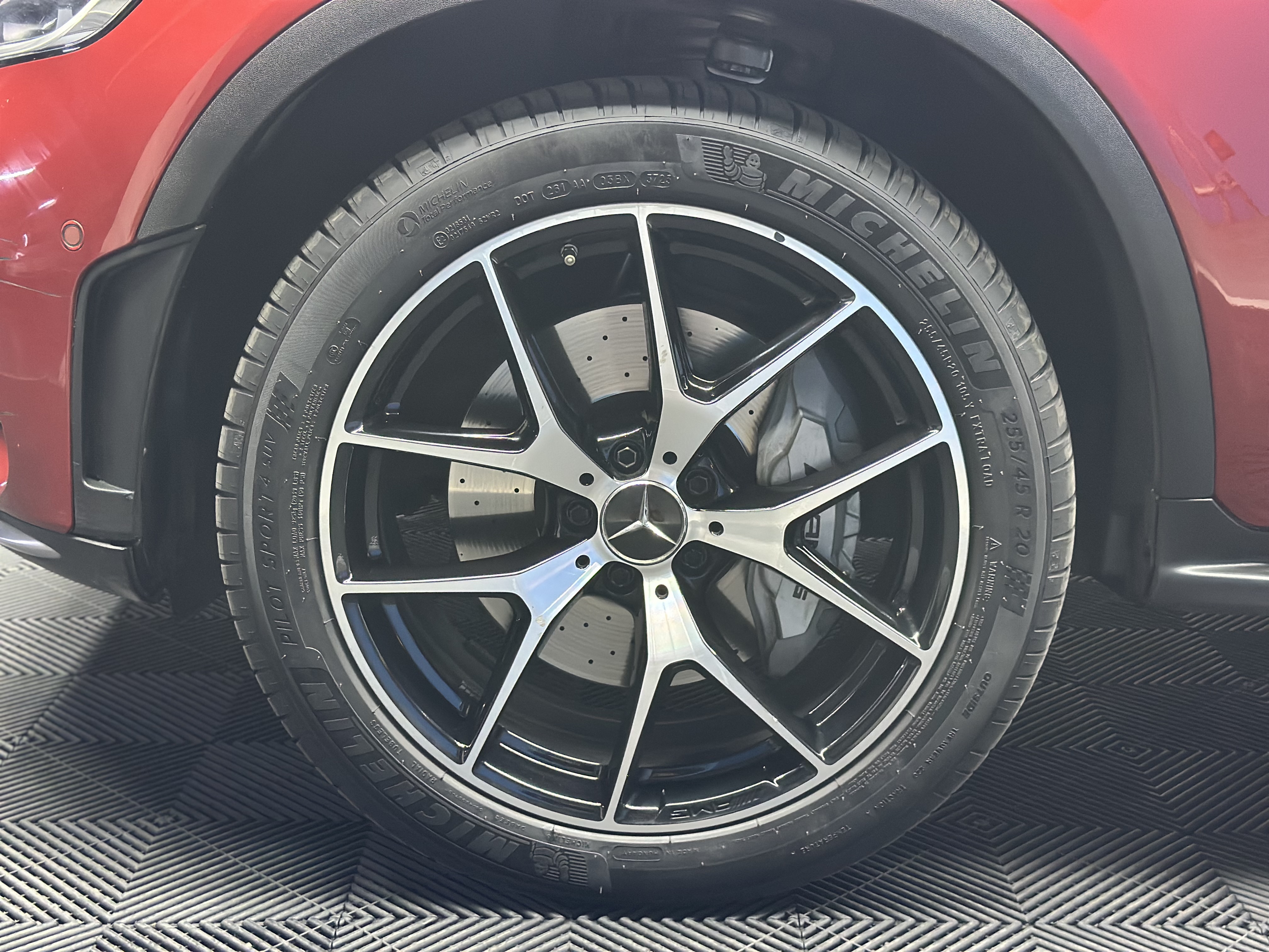 Mercedes-Benz Glc43 Amg — foto 16 de 17