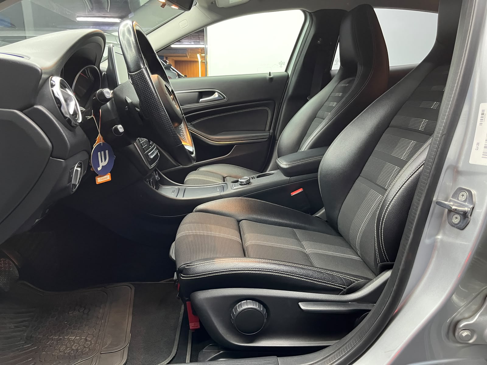 Mercedes-Benz Gla200 — foto 17 de 17